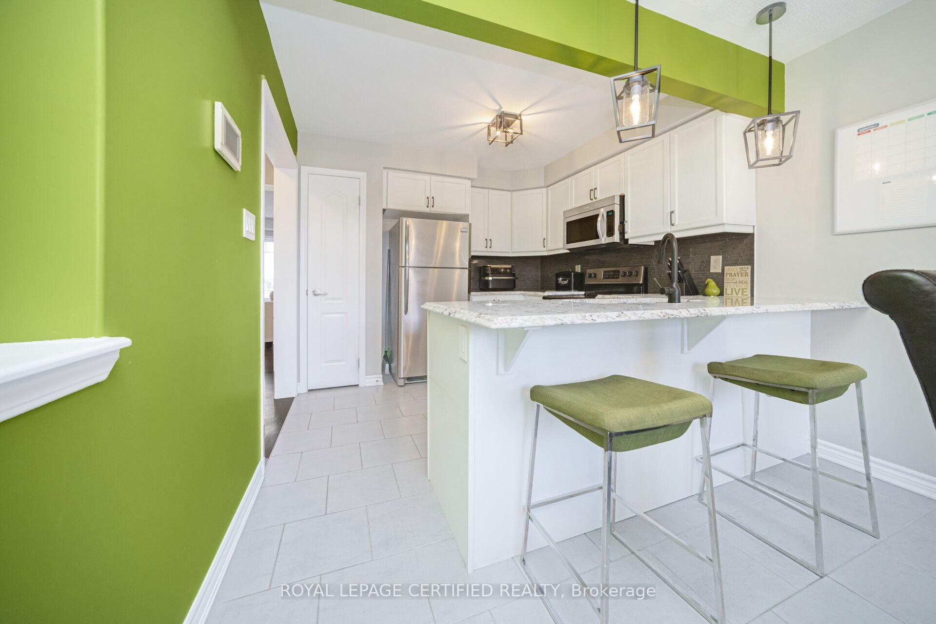 Photo 8 of 110 Bannister Crescent, Brampton, Northwest Brampton — HOMEH