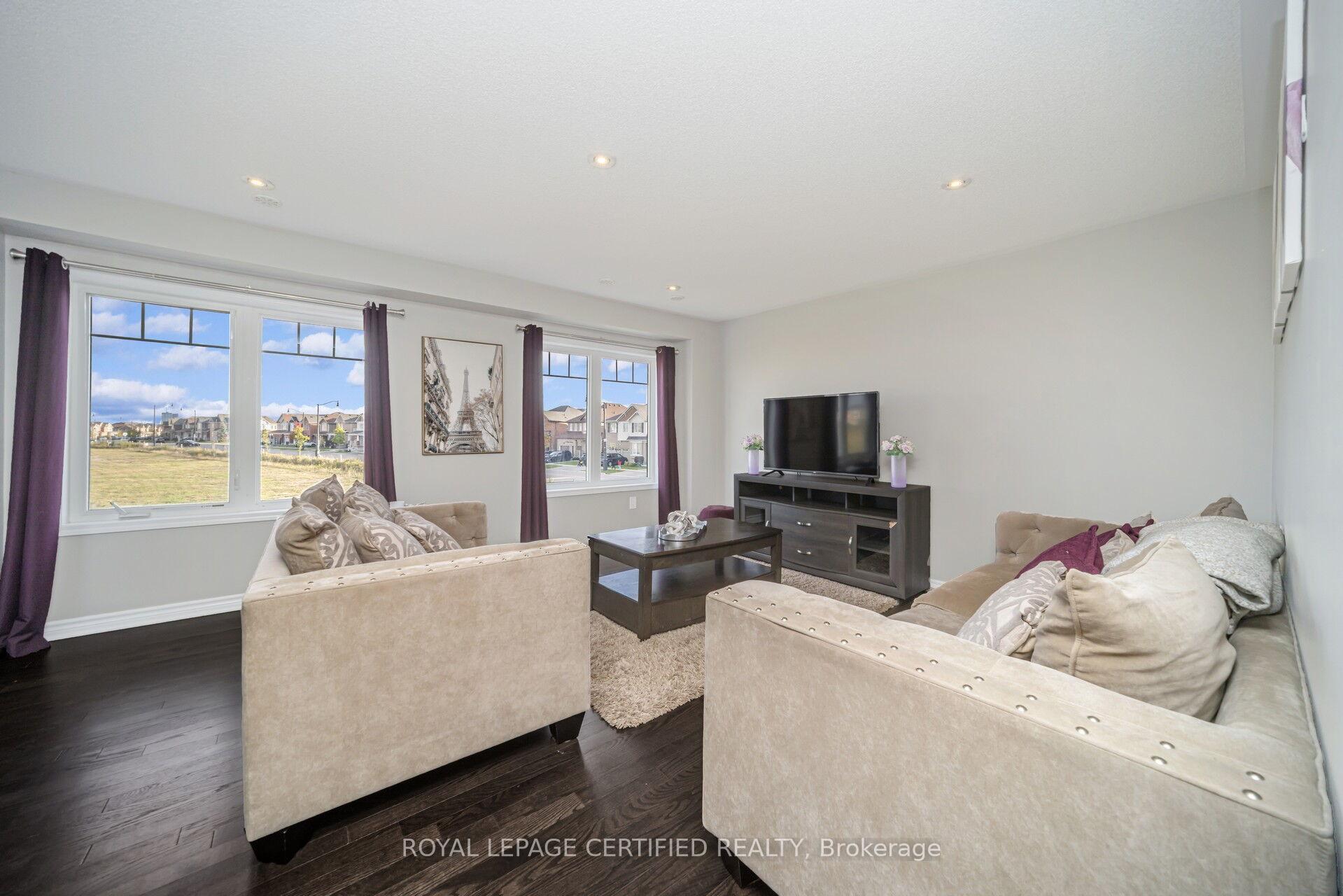 Photo 10 of 110 Bannister Crescent, Brampton, Northwest Brampton — HOMEH