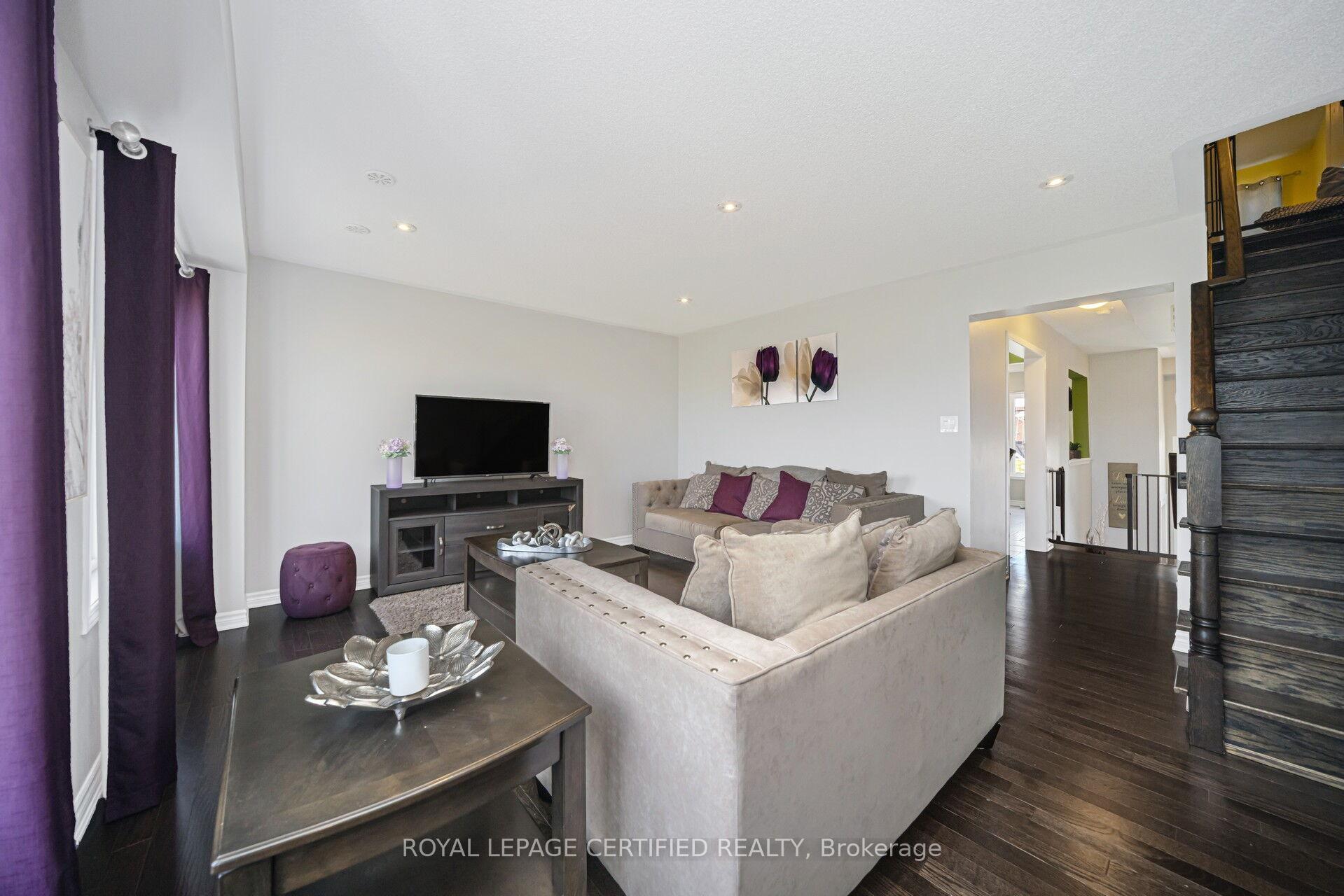 Photo 11 of 110 Bannister Crescent, Brampton, Northwest Brampton — HOMEH