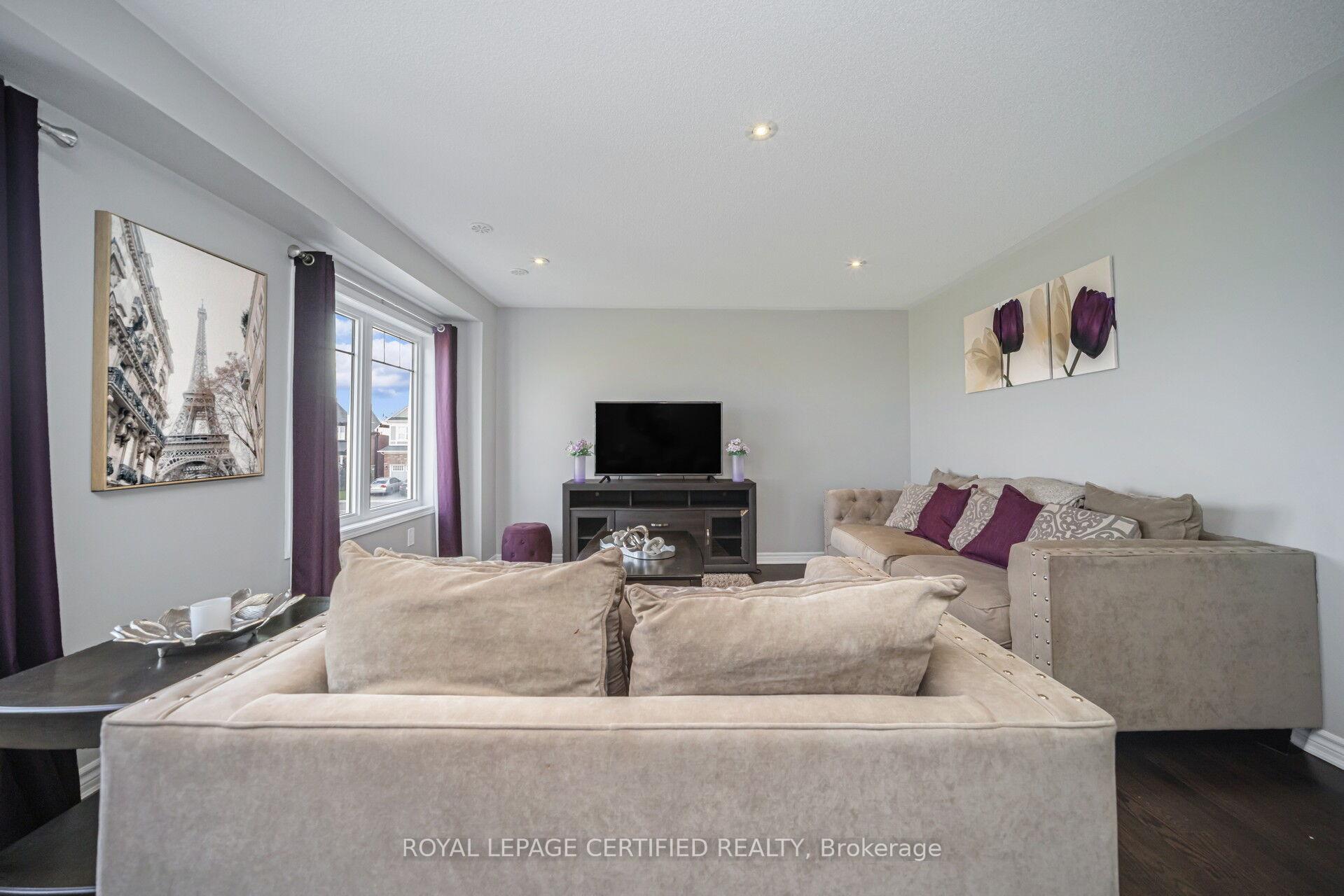 Photo 12 of 110 Bannister Crescent, Brampton, Northwest Brampton — HOMEH