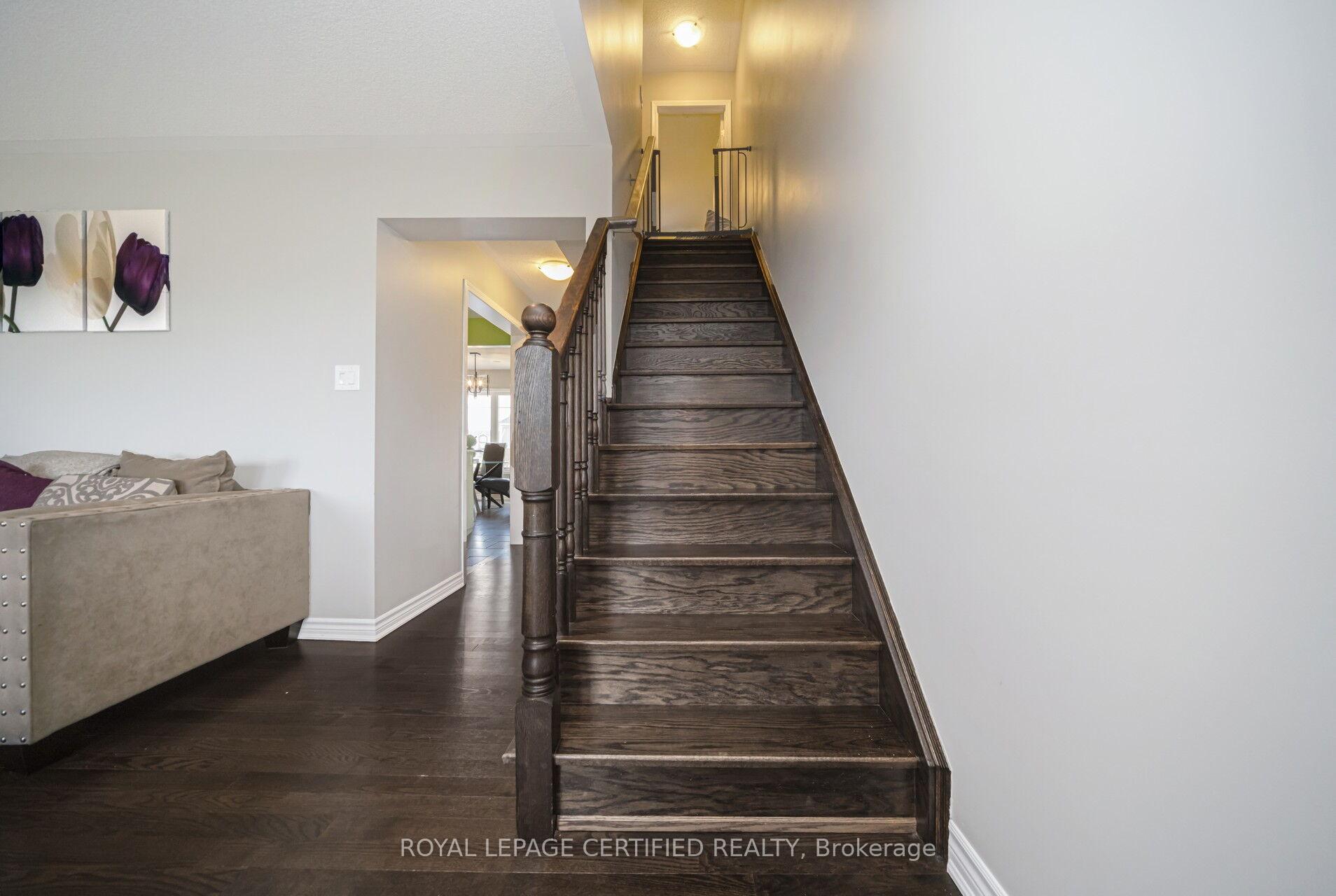 Photo 15 of 110 Bannister Crescent, Brampton, Northwest Brampton — HOMEH