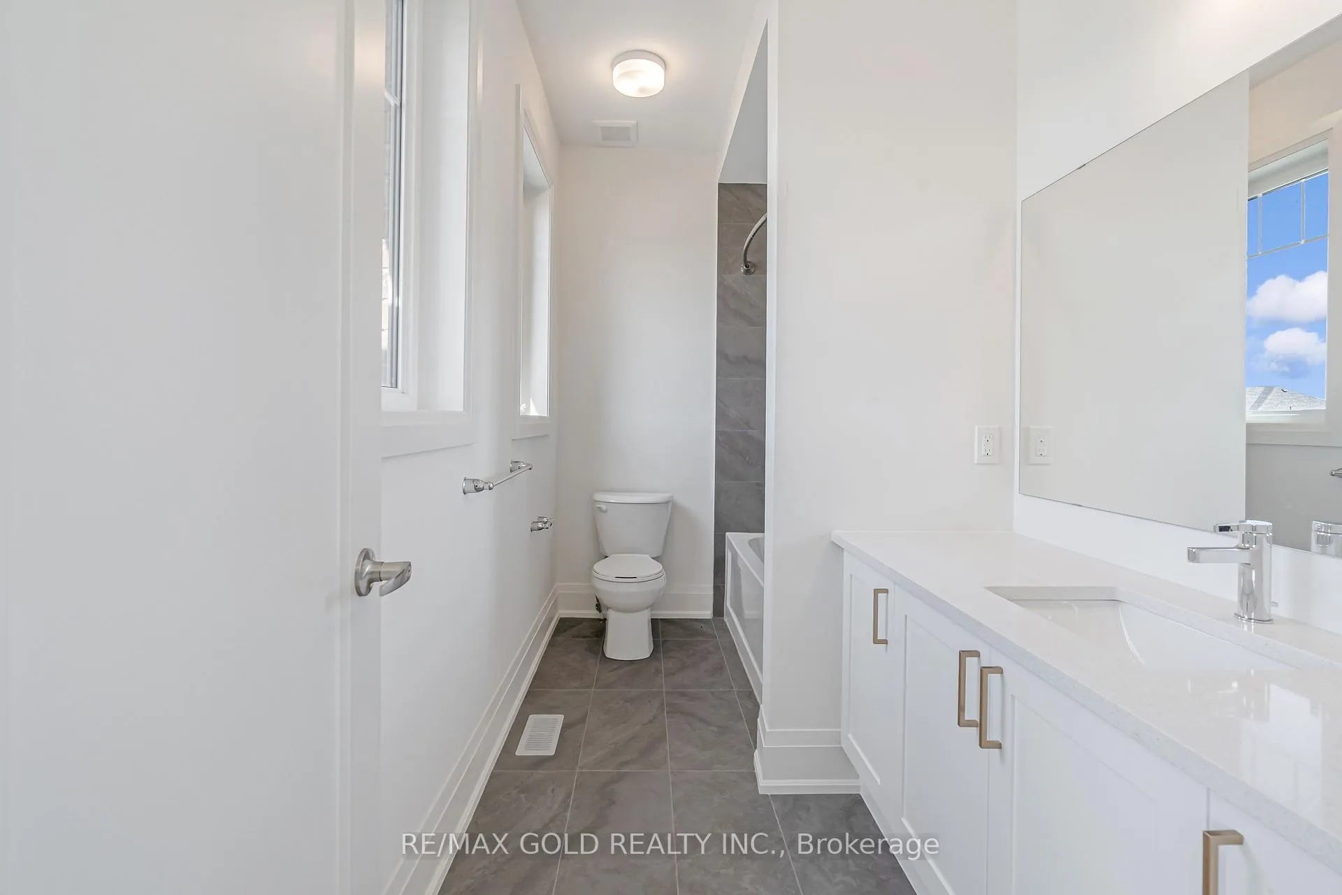 Photo 27 of 8 Twinleaf Crescent, Adjala-Tosorontio, Colgan — HOMEH