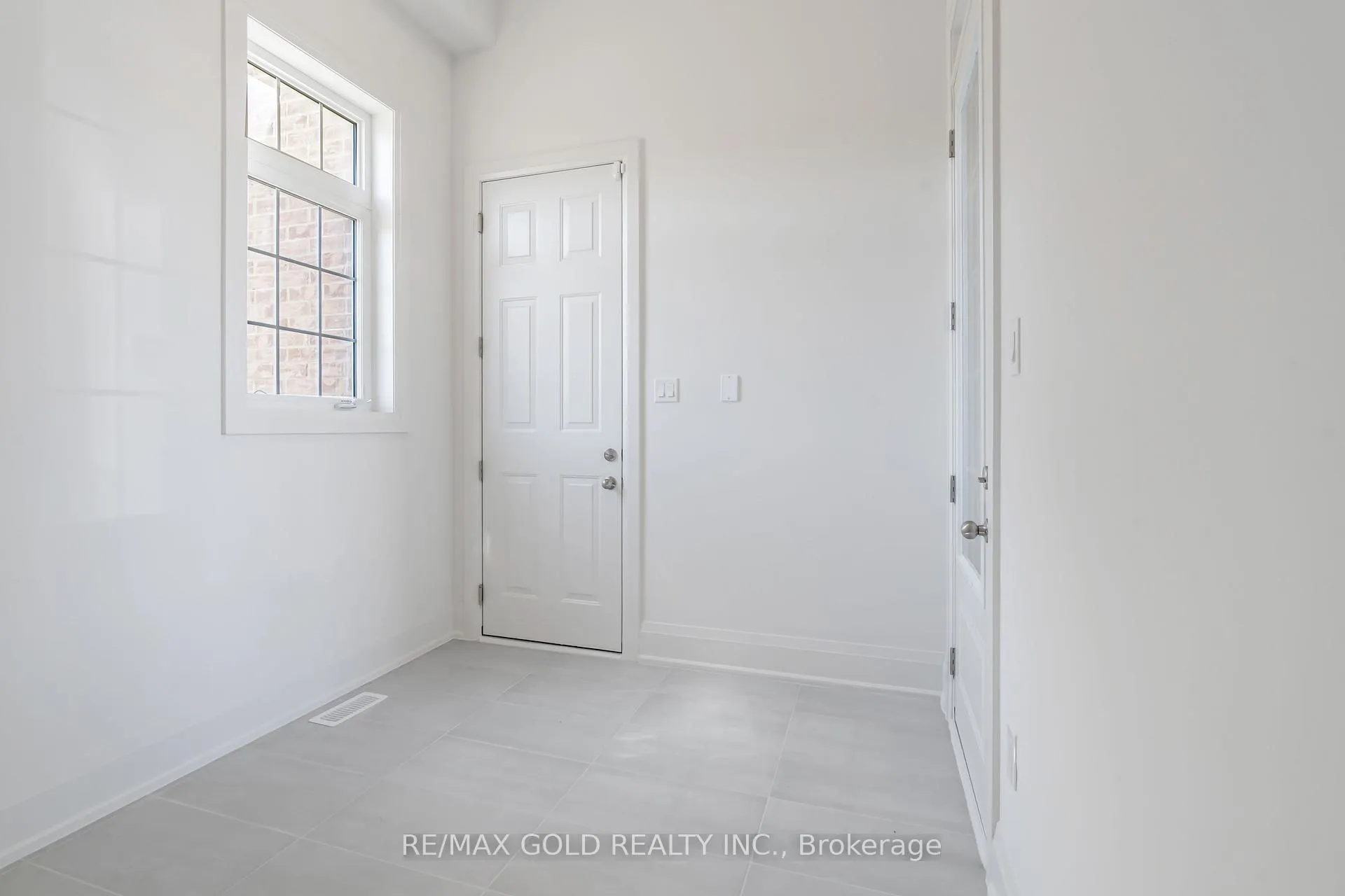 Photo 46 of 8 Twinleaf Crescent, Adjala-Tosorontio, Colgan — HOMEH