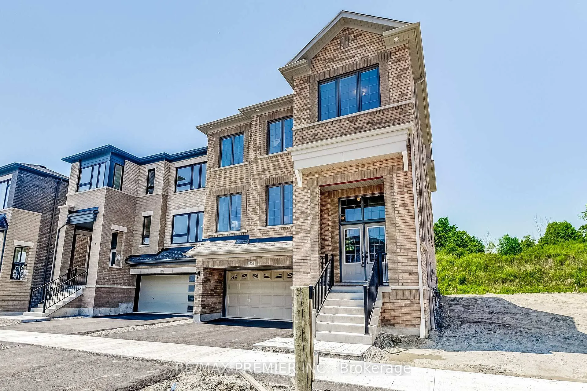 Photo 2 of 1220 Talisman Manor, Pickering, Rural Pickering — HOMEH