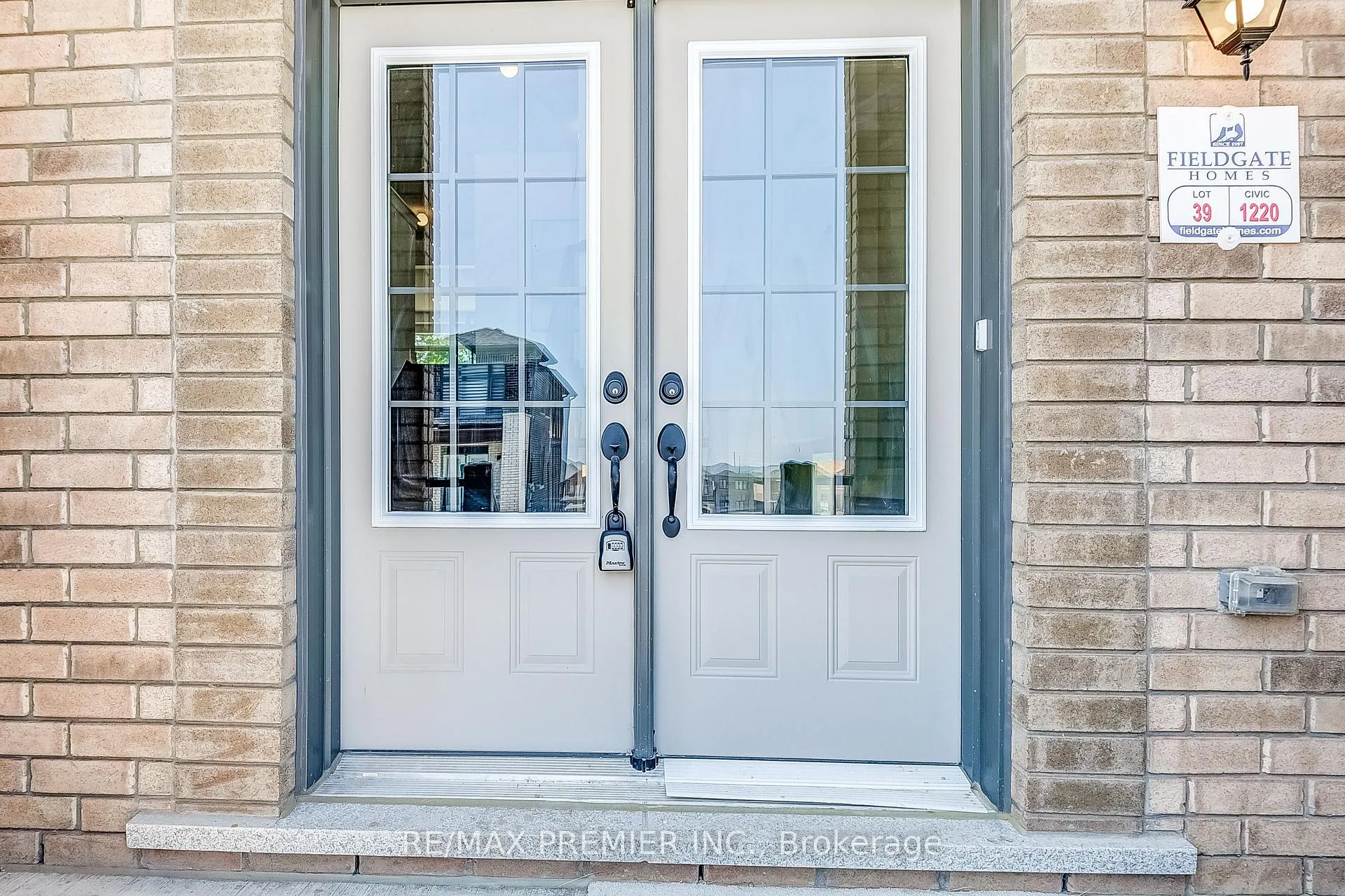 Photo 3 of 1220 Talisman Manor, Pickering, Rural Pickering — HOMEH