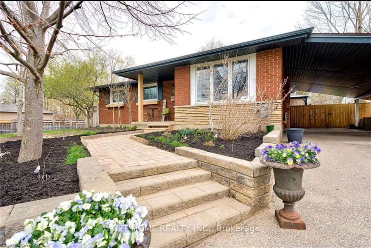 Front of 33 Renwick Avenue