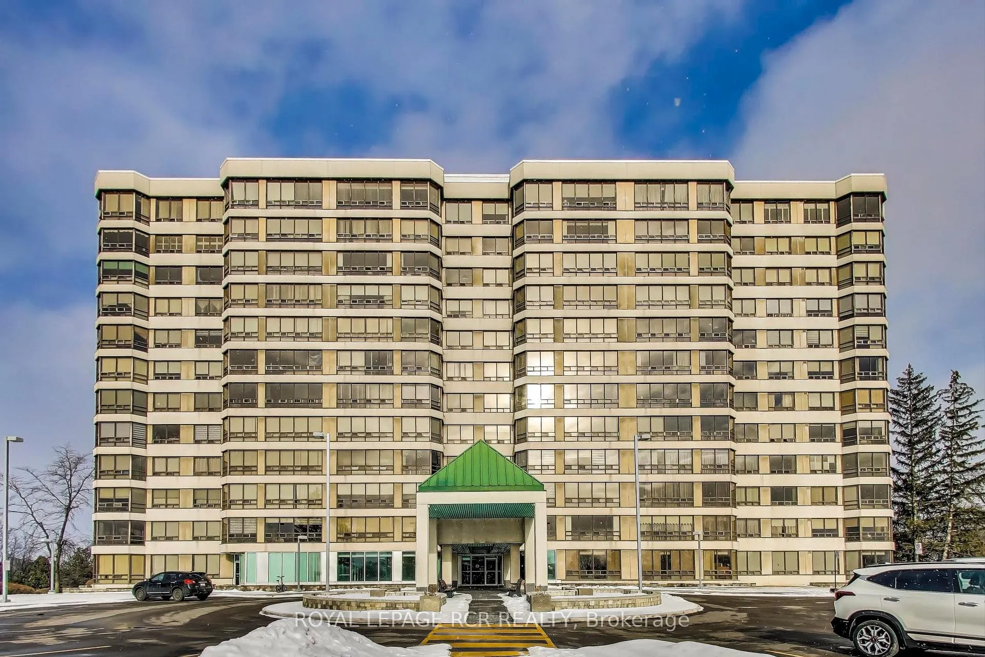 Front of Unit 805, 320 Mill Street