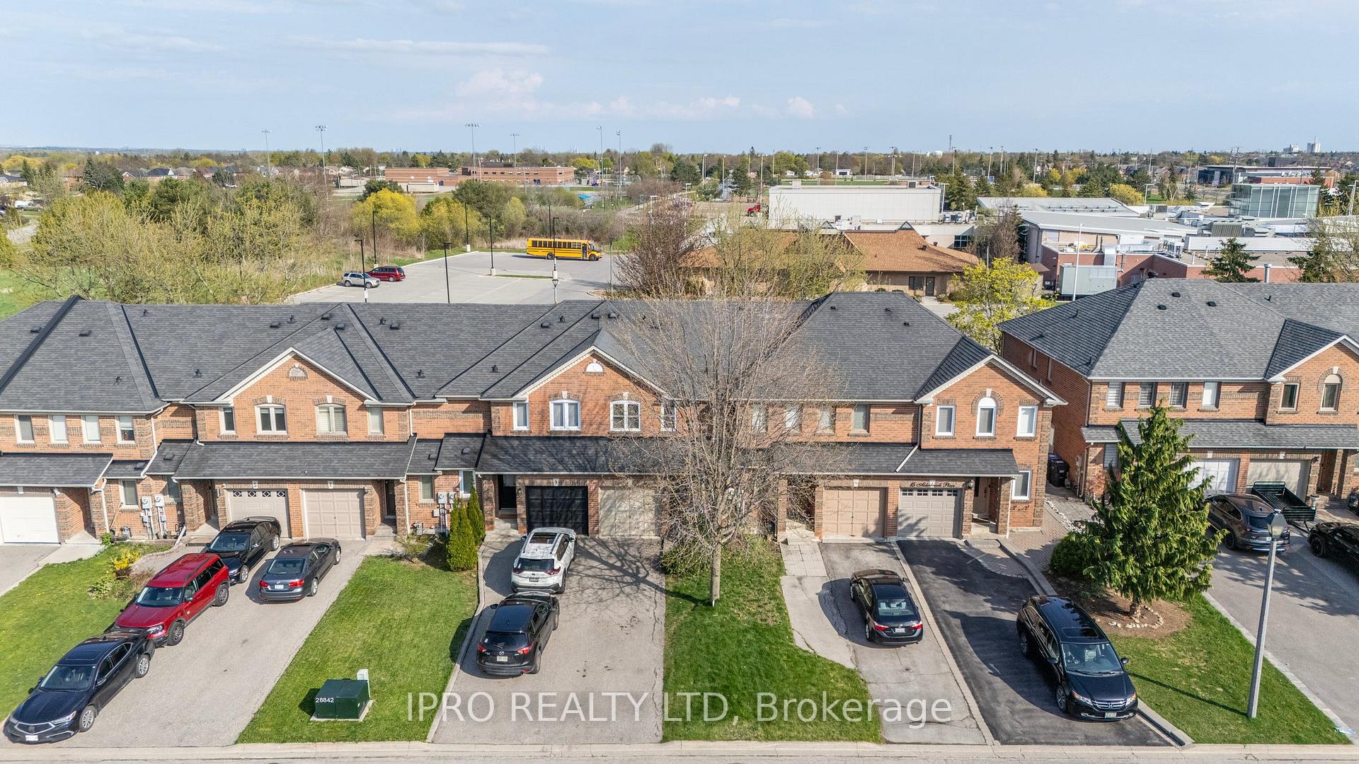 Photo 2 of 11 Alderbrook Place, Caledon, Bolton North — HOMEH