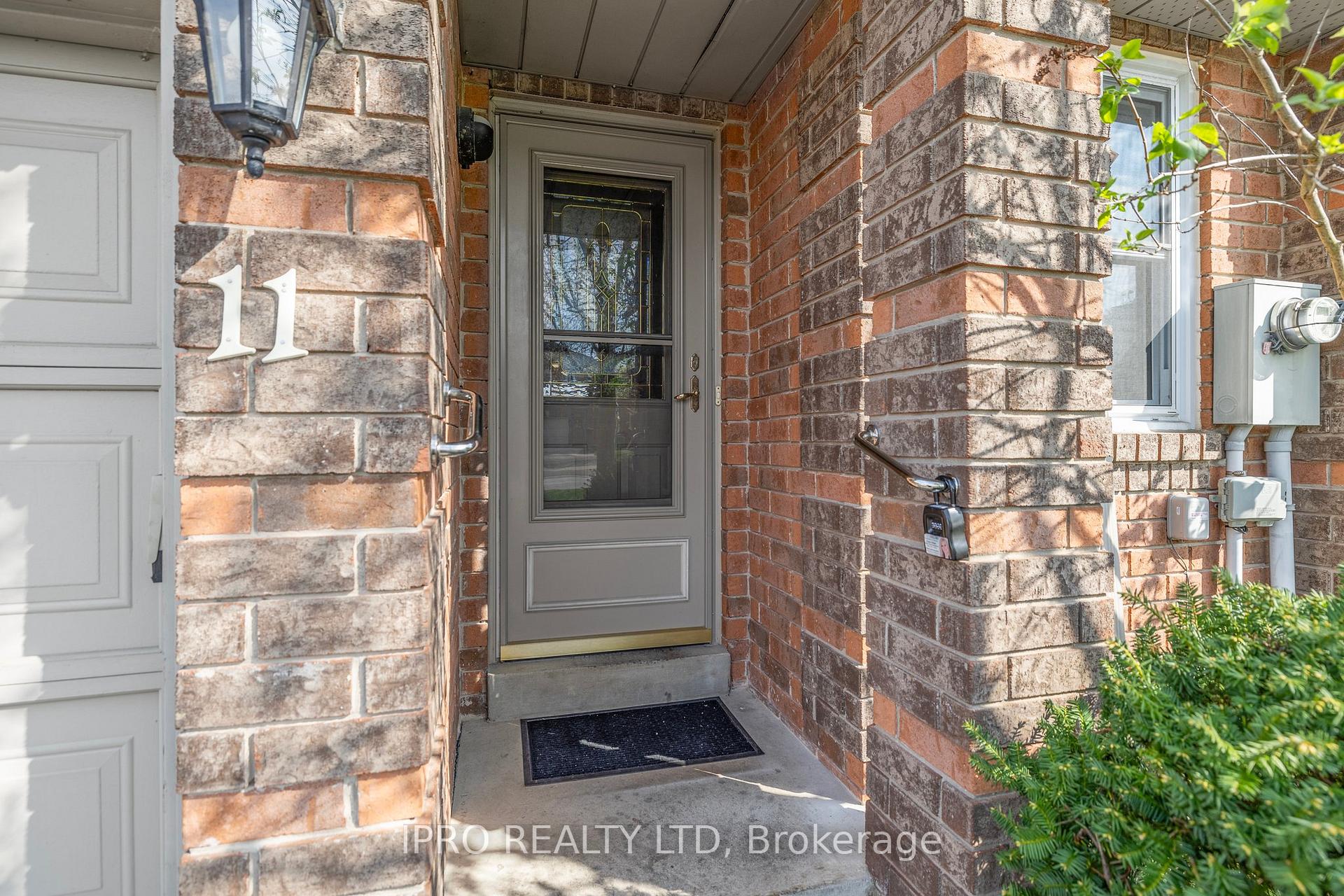 Photo 3 of 11 Alderbrook Place, Caledon, Bolton North — HOMEH