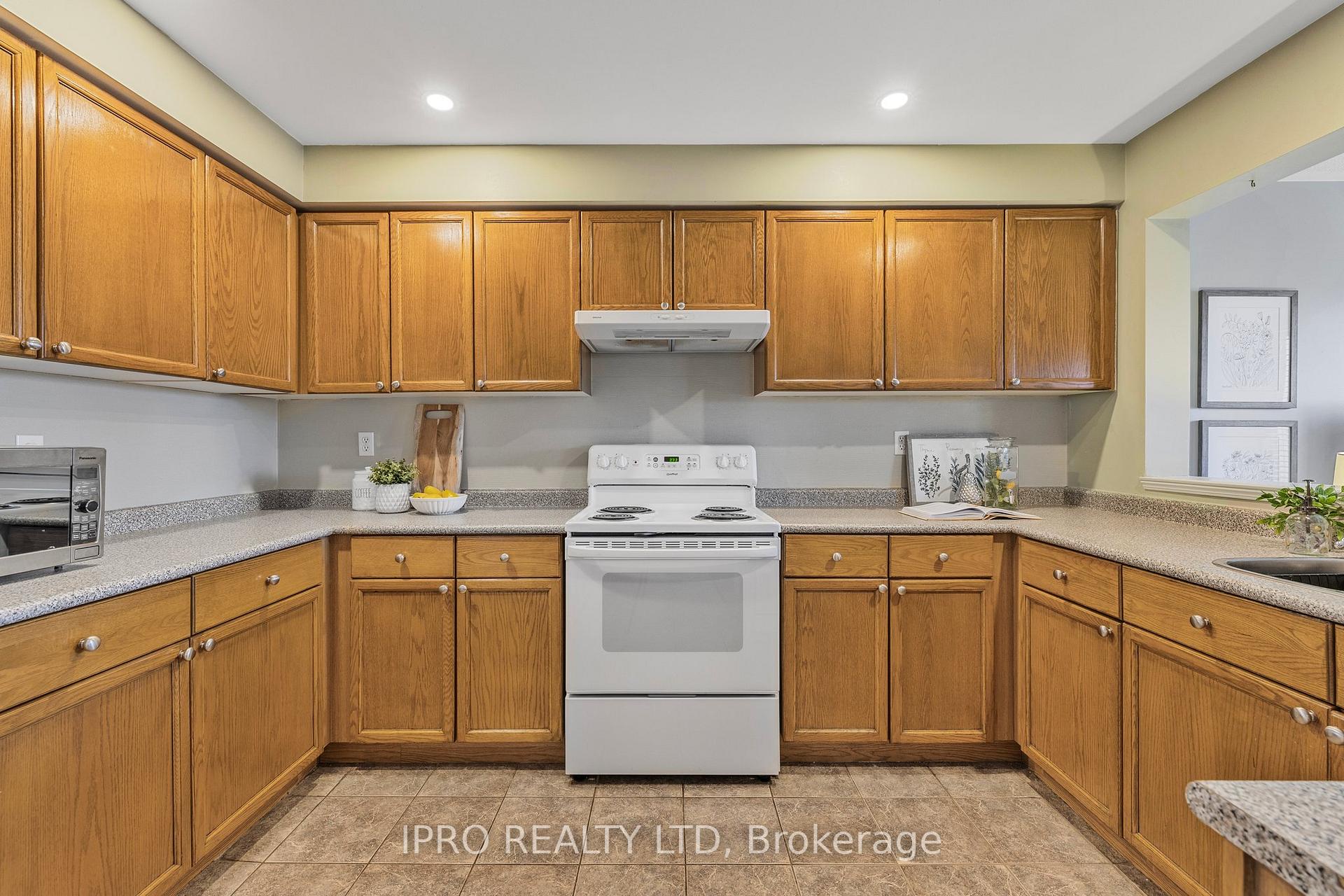Photo 8 of 11 Alderbrook Place, Caledon, Bolton North — HOMEH