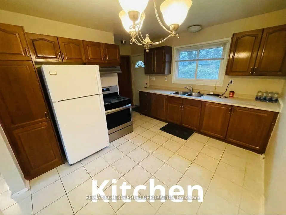 Photo 4 of 4071 Churchill Drive, Windsor — HOMEH