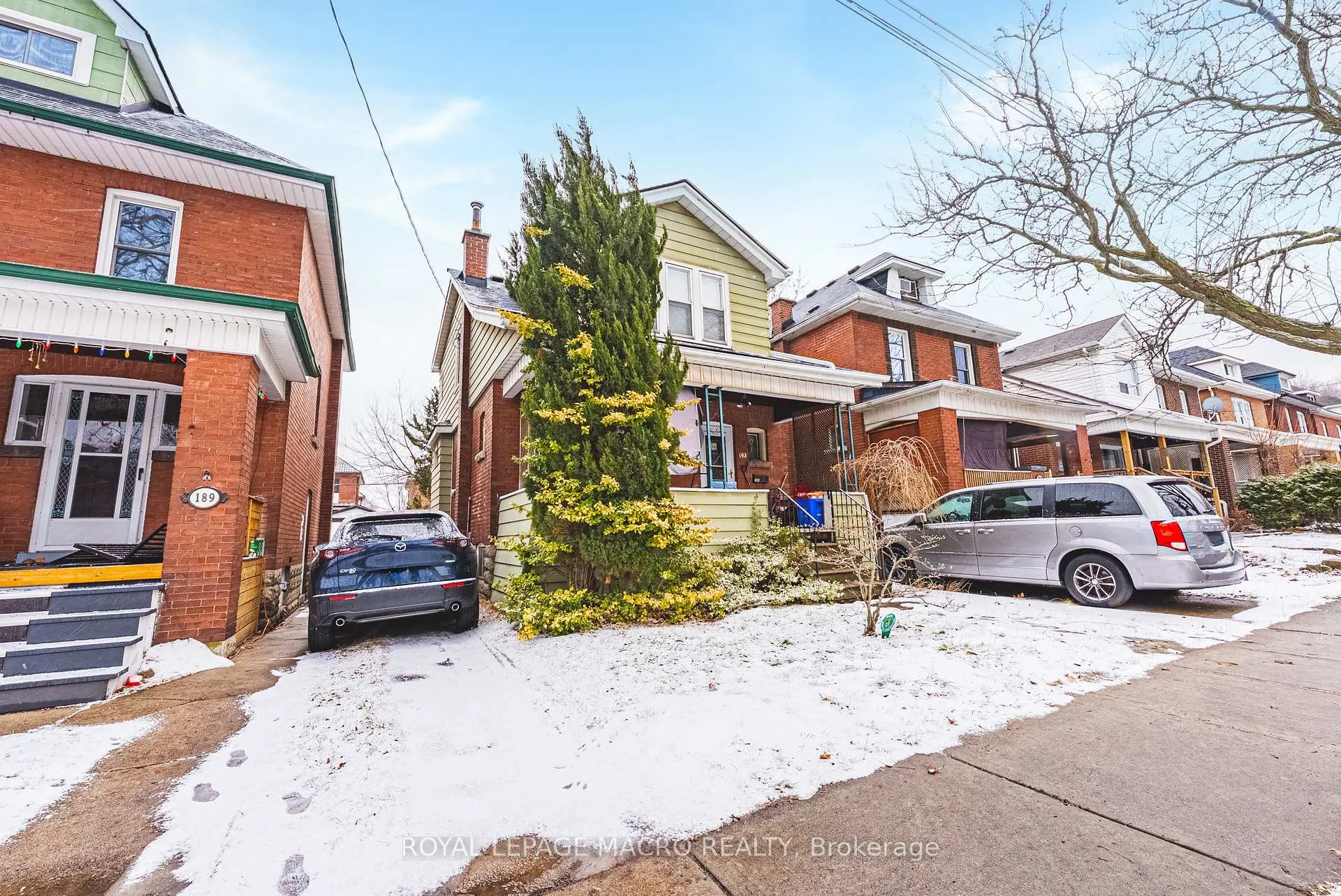 Photo 2 of 193 Edgemont Street S, Hamilton, Delta — HOMEH