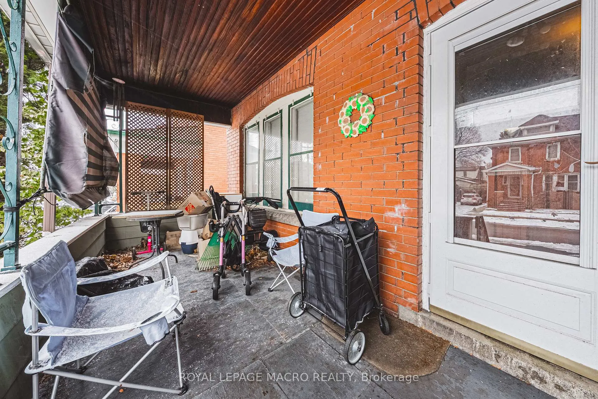 Photo 3 of 193 Edgemont Street S, Hamilton, Delta — HOMEH