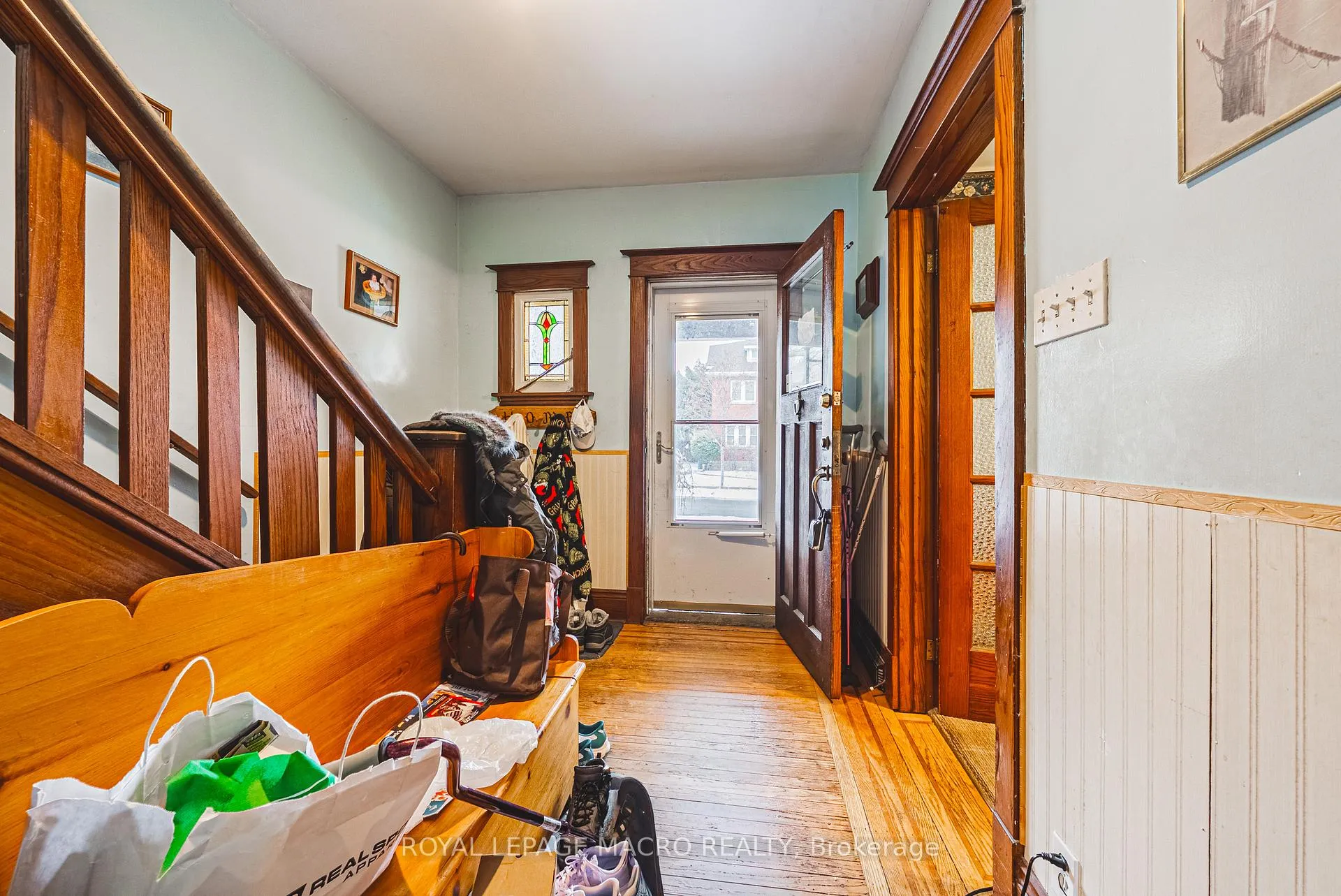 Photo 4 of 193 Edgemont Street S, Hamilton, Delta — HOMEH