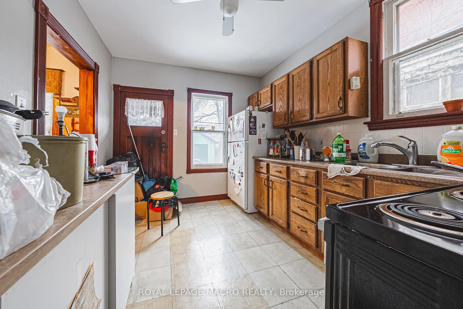Photo 10 of 193 Edgemont Street S, Hamilton, Delta — HOMEH