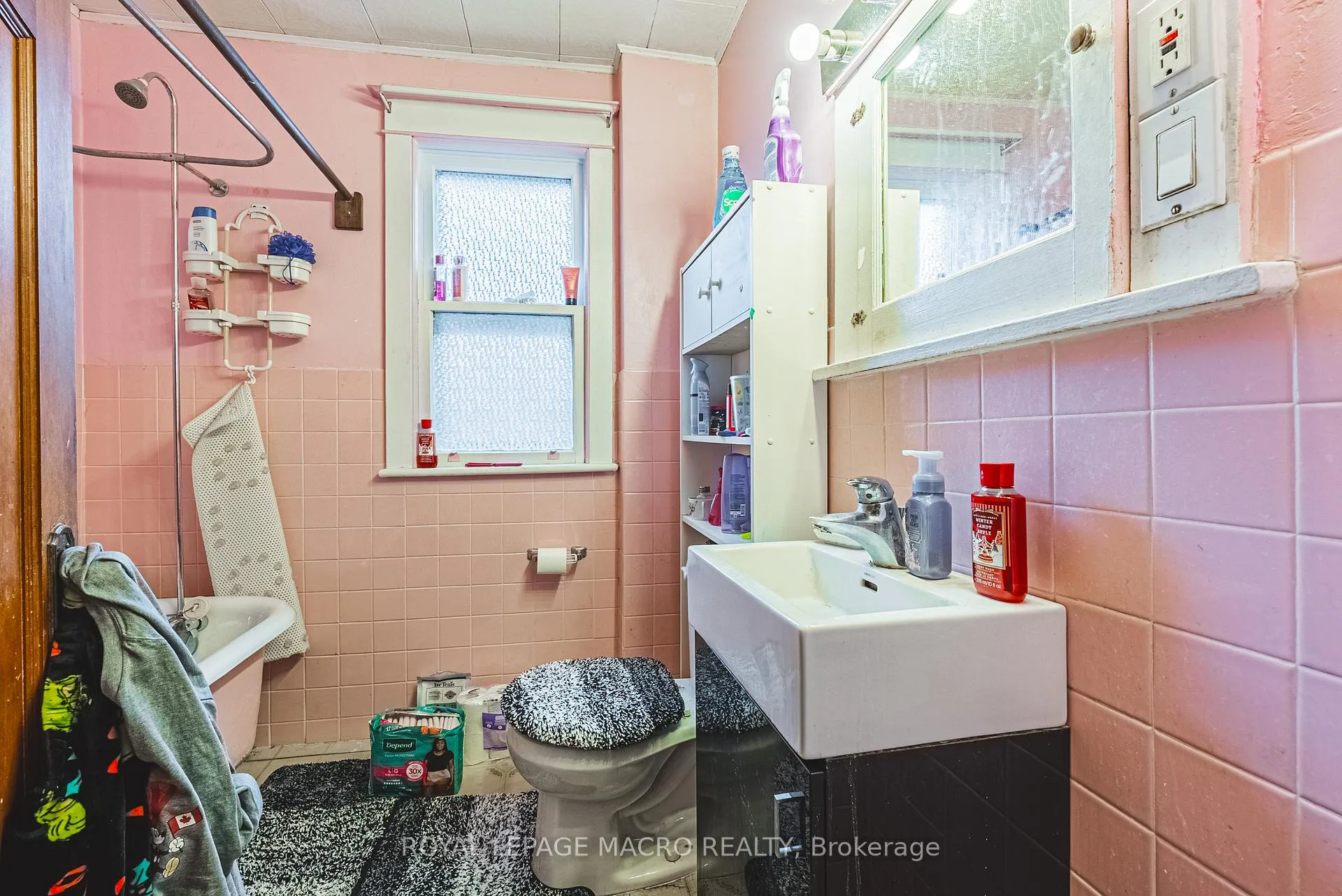 Photo 16 of 193 Edgemont Street S, Hamilton, Delta — HOMEH
