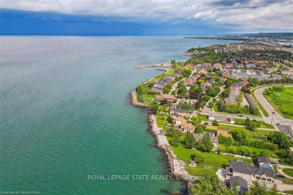 Photo 2 of 46 Lakeview Drive, Hamilton, Stoney Creek — HOMEH