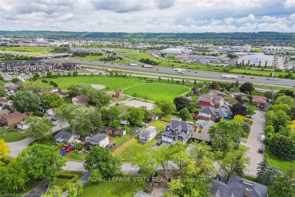 Photo 3 of 46 Lakeview Drive, Hamilton, Stoney Creek — HOMEH