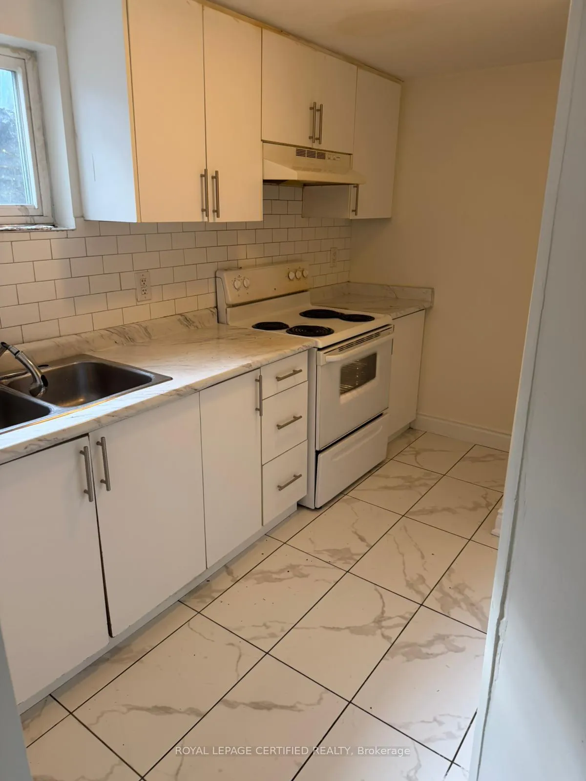 Photo 4 of Unit Lower, 96 Brookland Drive, Brampton, Avondale — HOMEH