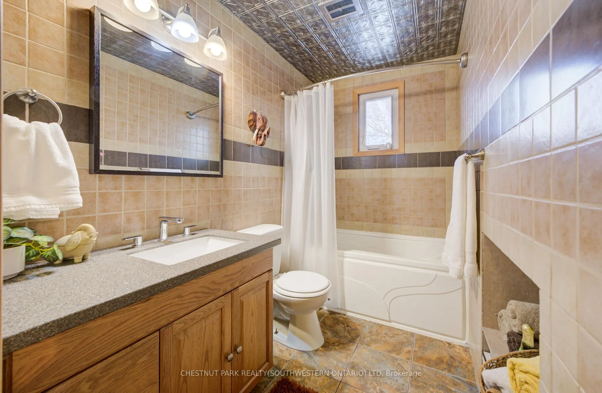 Photo 19 of 123 Kingswood Drive, Kitchener — HOMEH