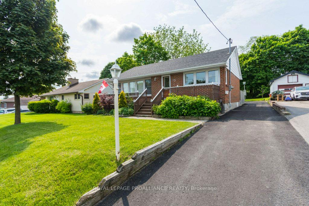 Photo 3 of 19 Craig Street, Belleville, Belleville Ward — HOMEH