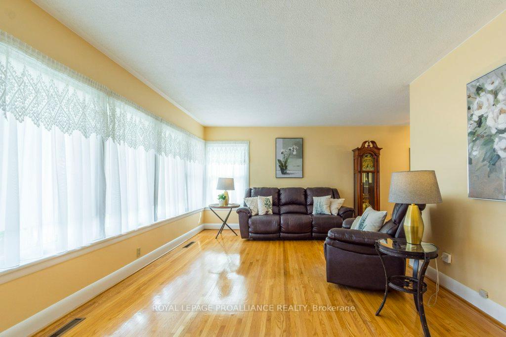 Photo 5 of 19 Craig Street, Belleville, Belleville Ward — HOMEH