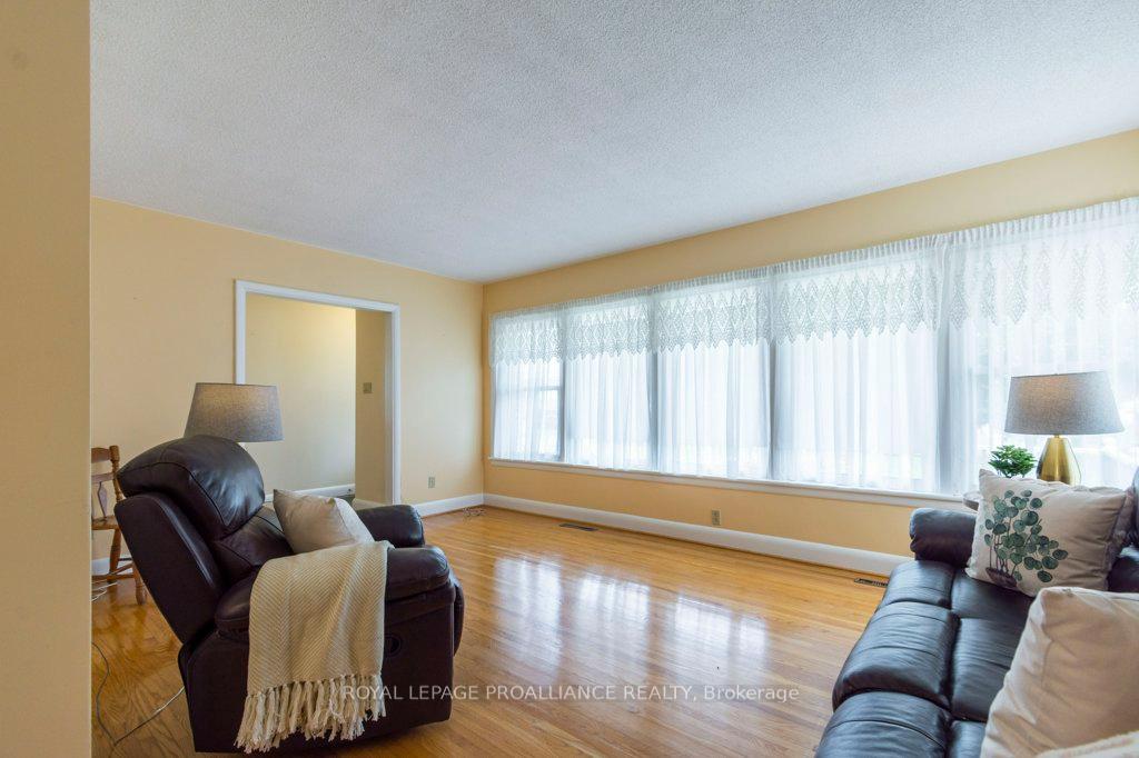 Photo 8 of 19 Craig Street, Belleville, Belleville Ward — HOMEH