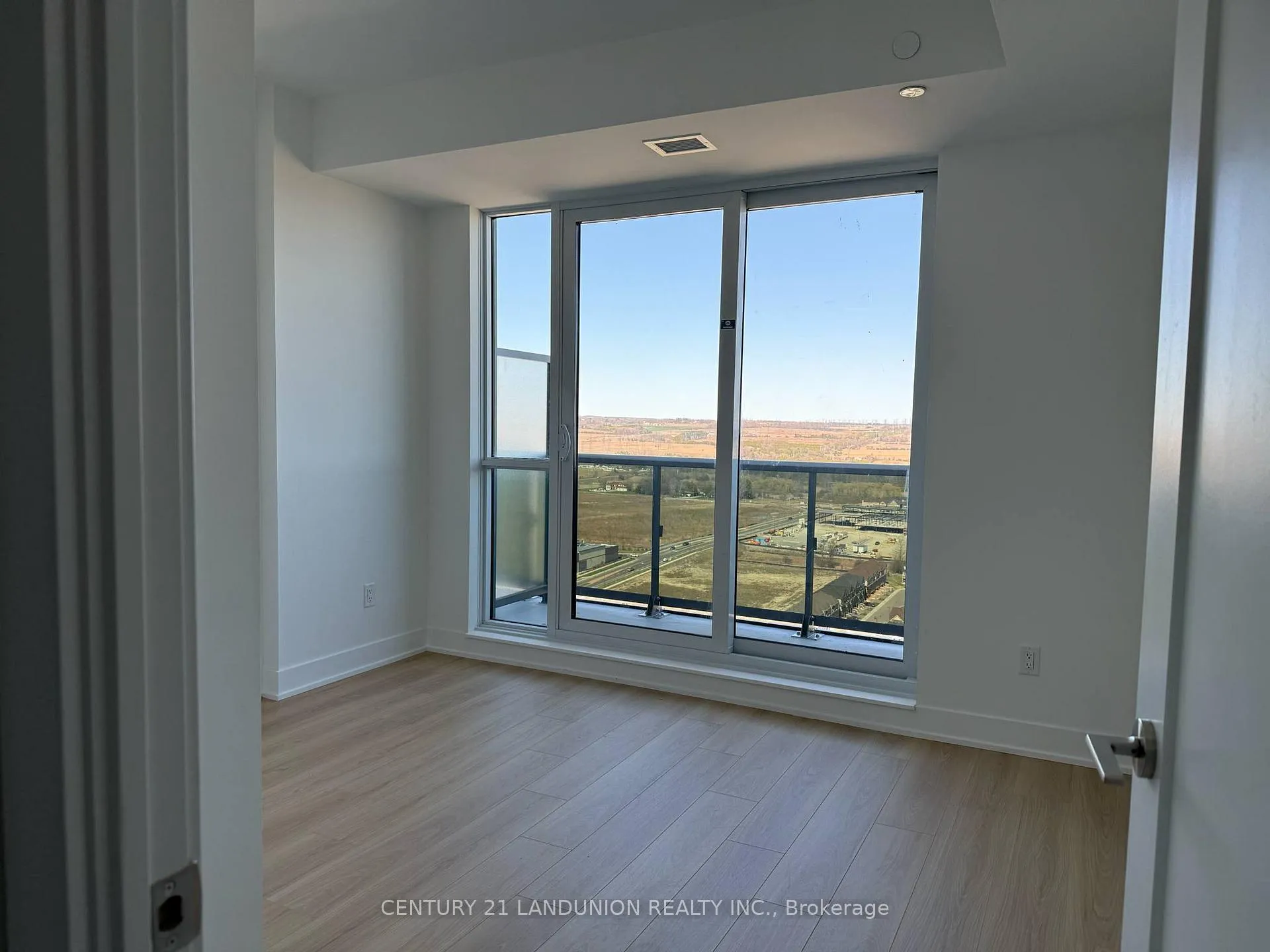 Photo 10 of Unit PH03, 2545 Simcoe Street N, Oshawa, Windfields — HOMEH
