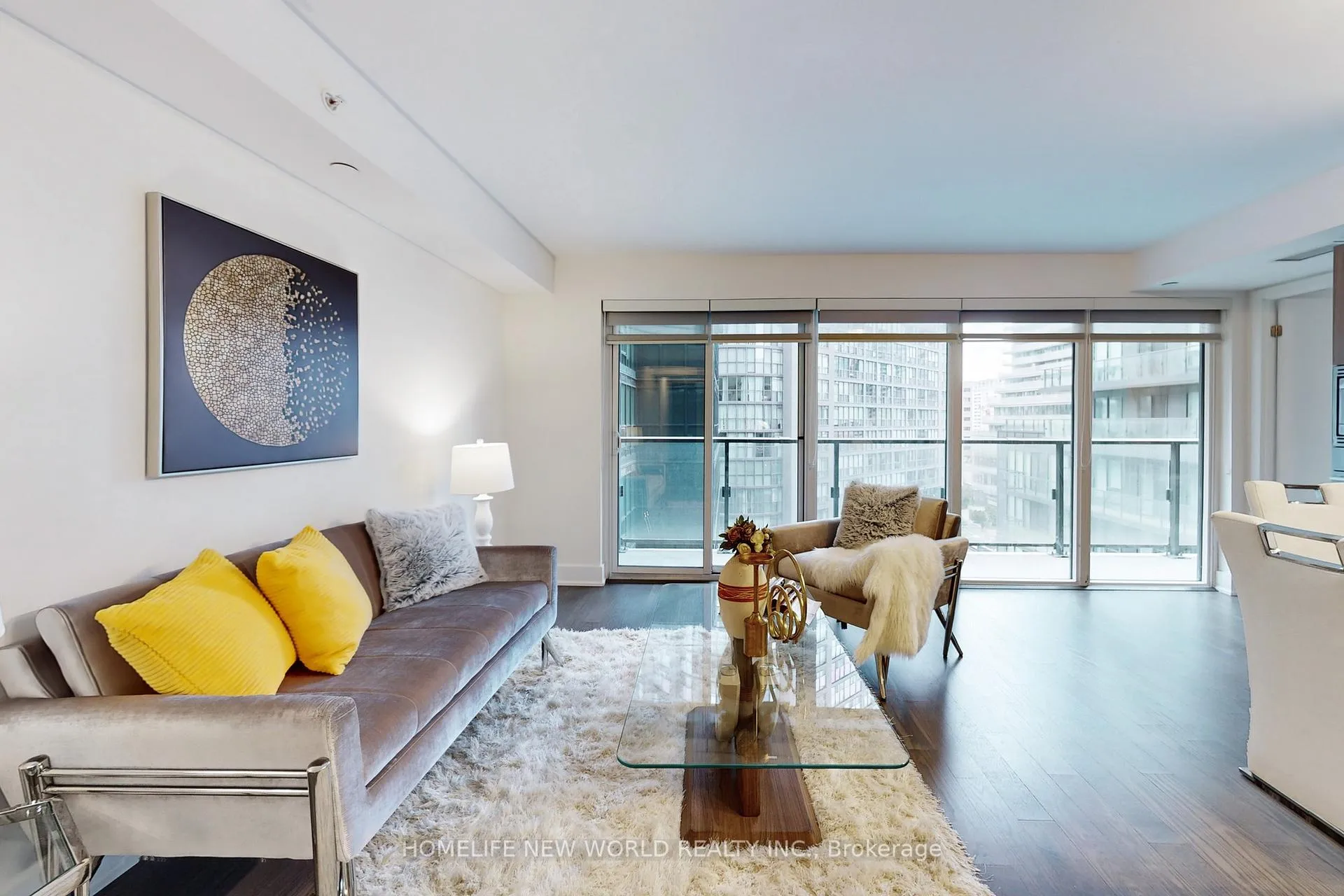 Photo 5 of Unit 725, 955 bay Street, Toronto, Bay Street Corridor — HOMEH