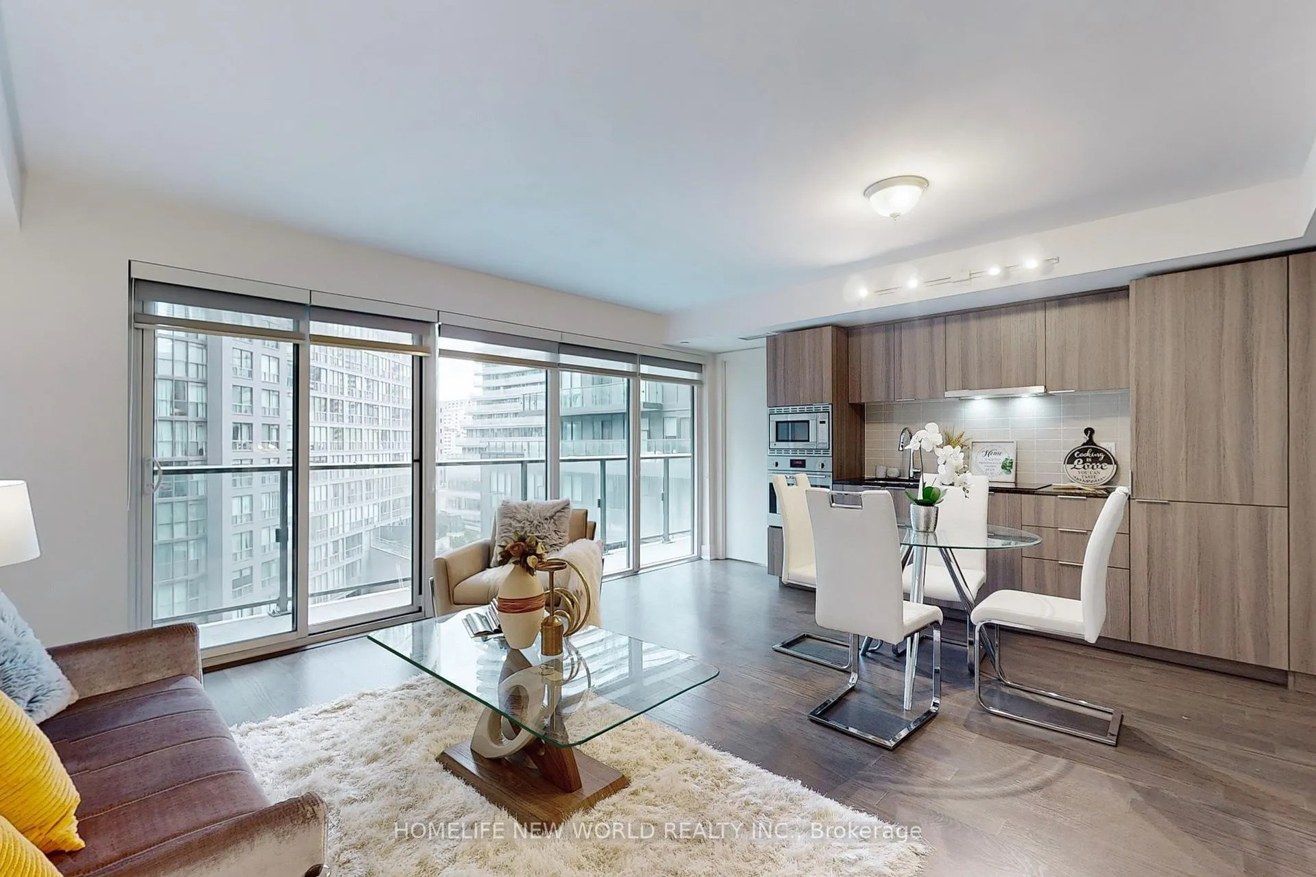 Photo 6 of Unit 725, 955 bay Street, Toronto, Bay Street Corridor — HOMEH