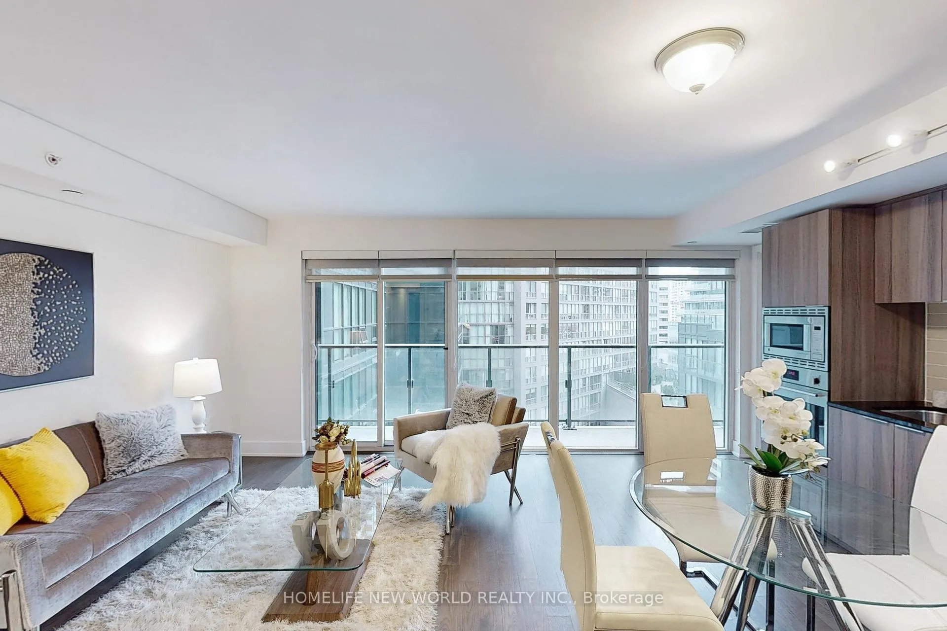 Photo 8 of Unit 725, 955 bay Street, Toronto, Bay Street Corridor — HOMEH