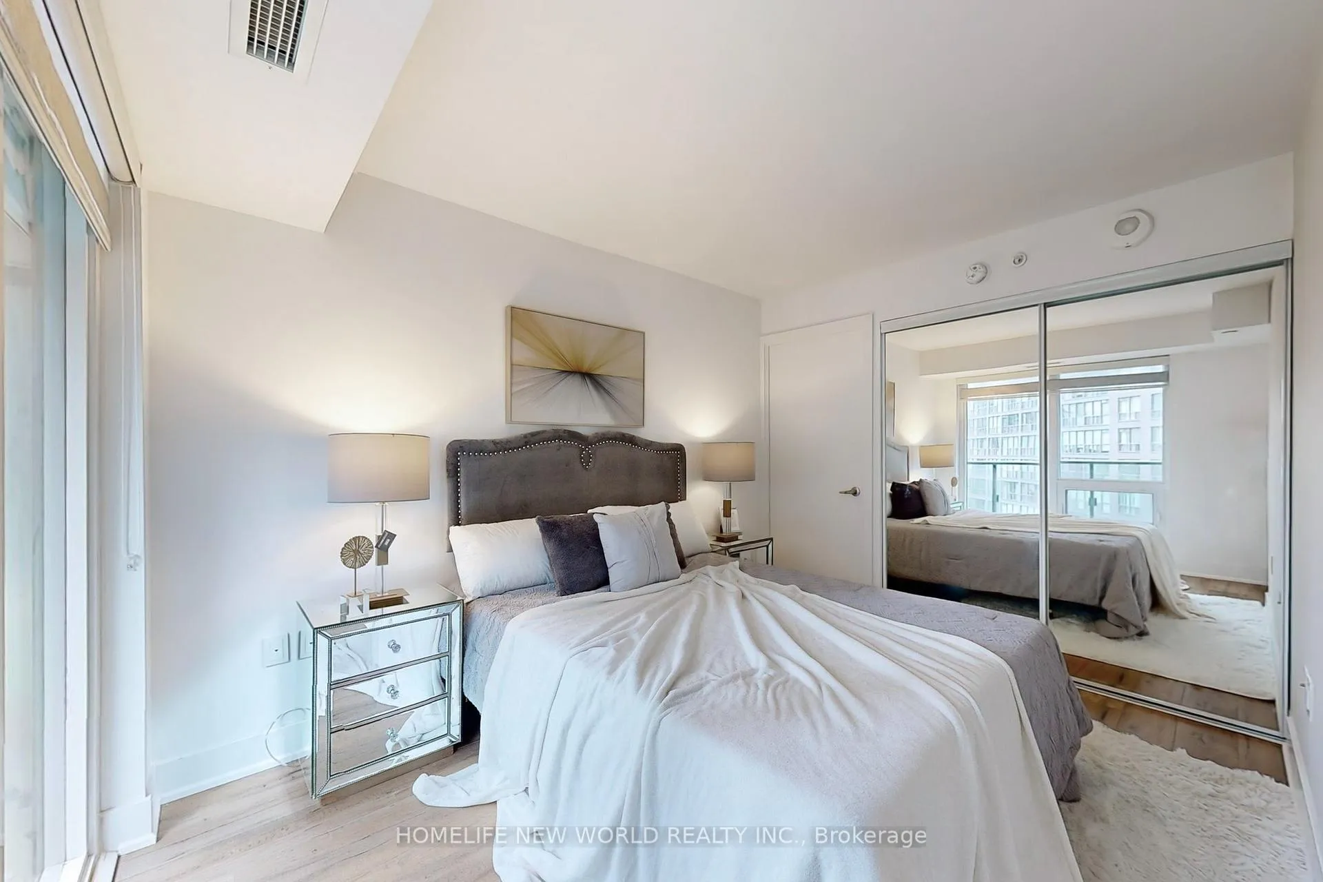 Photo 13 of Unit 725, 955 bay Street, Toronto, Bay Street Corridor — HOMEH
