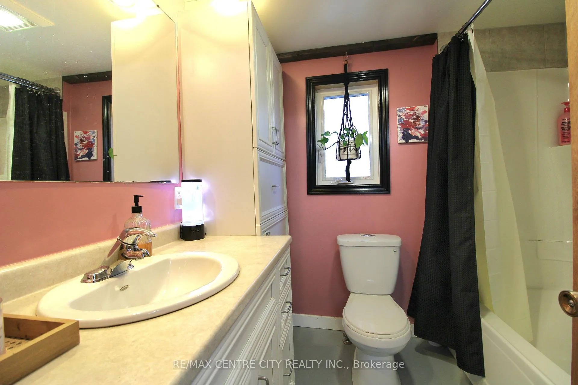 Photo 12 of 124 Joseph Street, Chatham-Kent — HOMEH