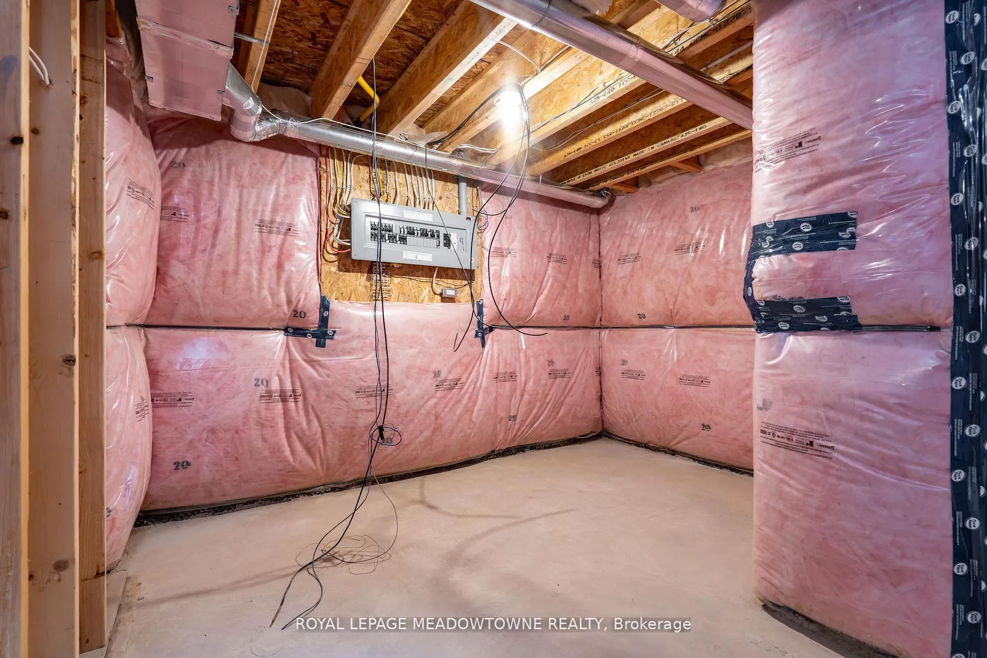 Photo 39 of 16 Bethune Avenue, Welland, Lincoln/Crowland — HOMEH