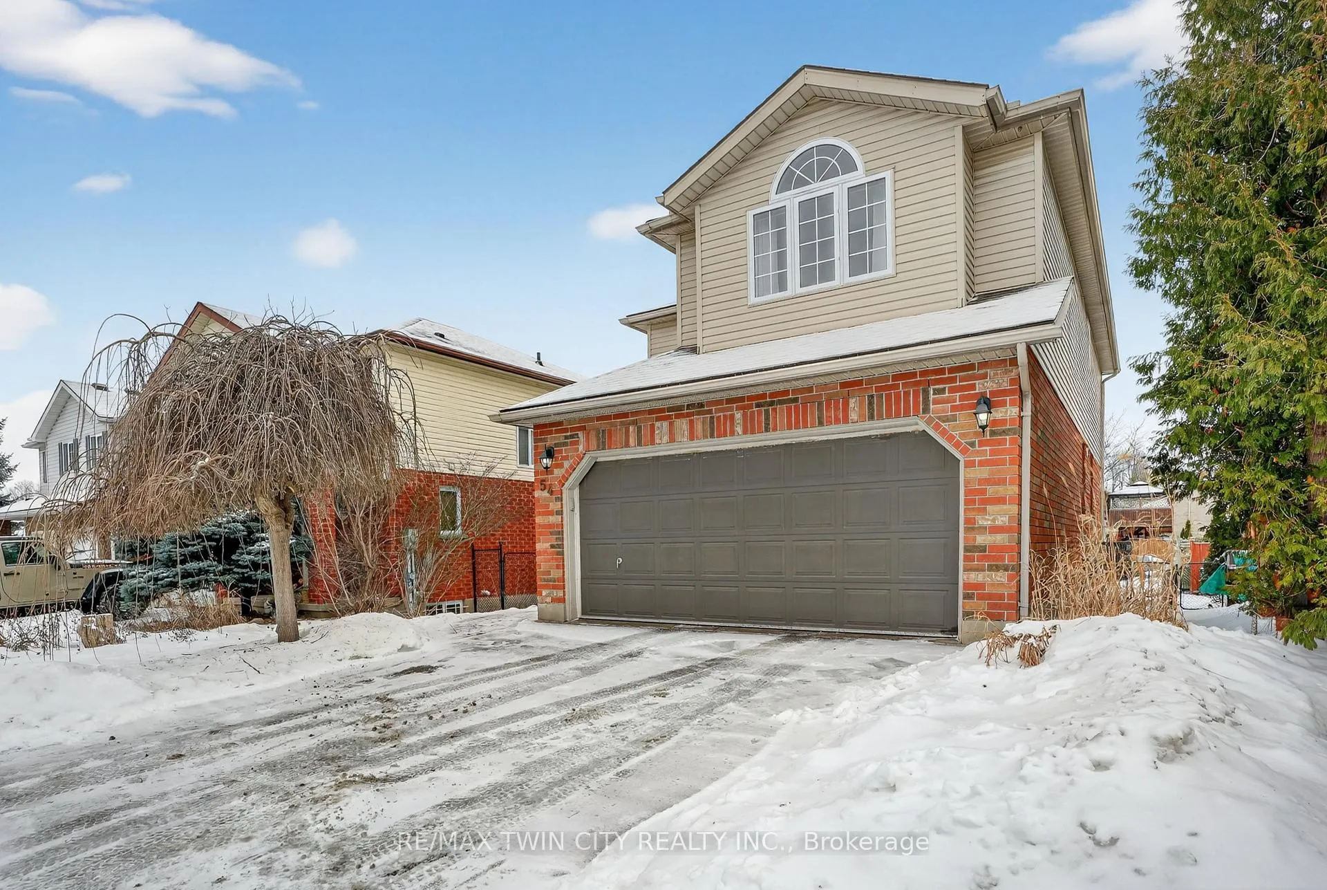 Photo 2 of 54 Glencliffe Court, Kitchener — HOMEH