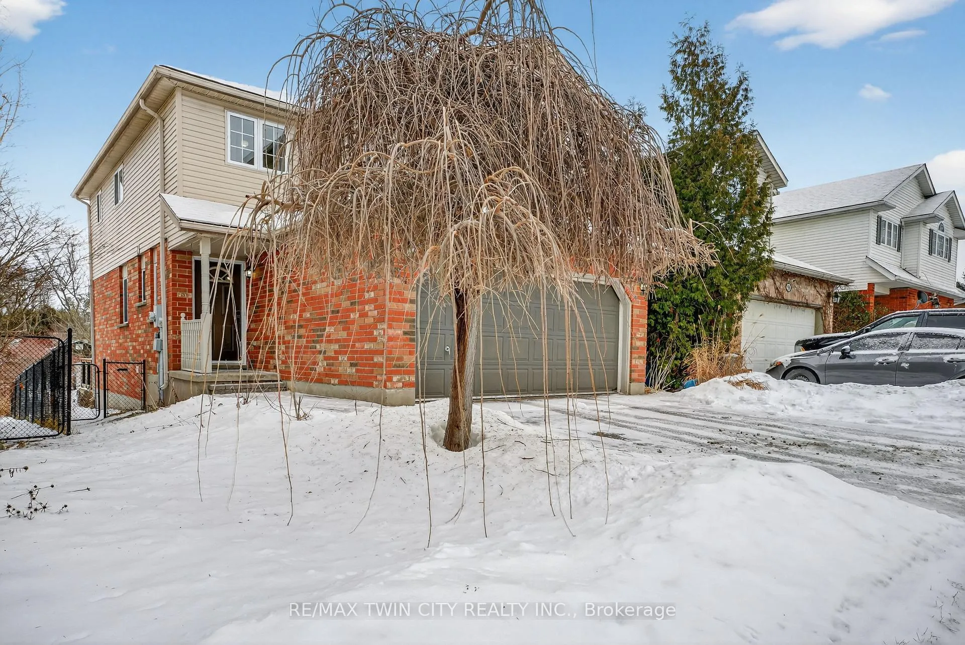 Photo 3 of 54 Glencliffe Court, Kitchener — HOMEH