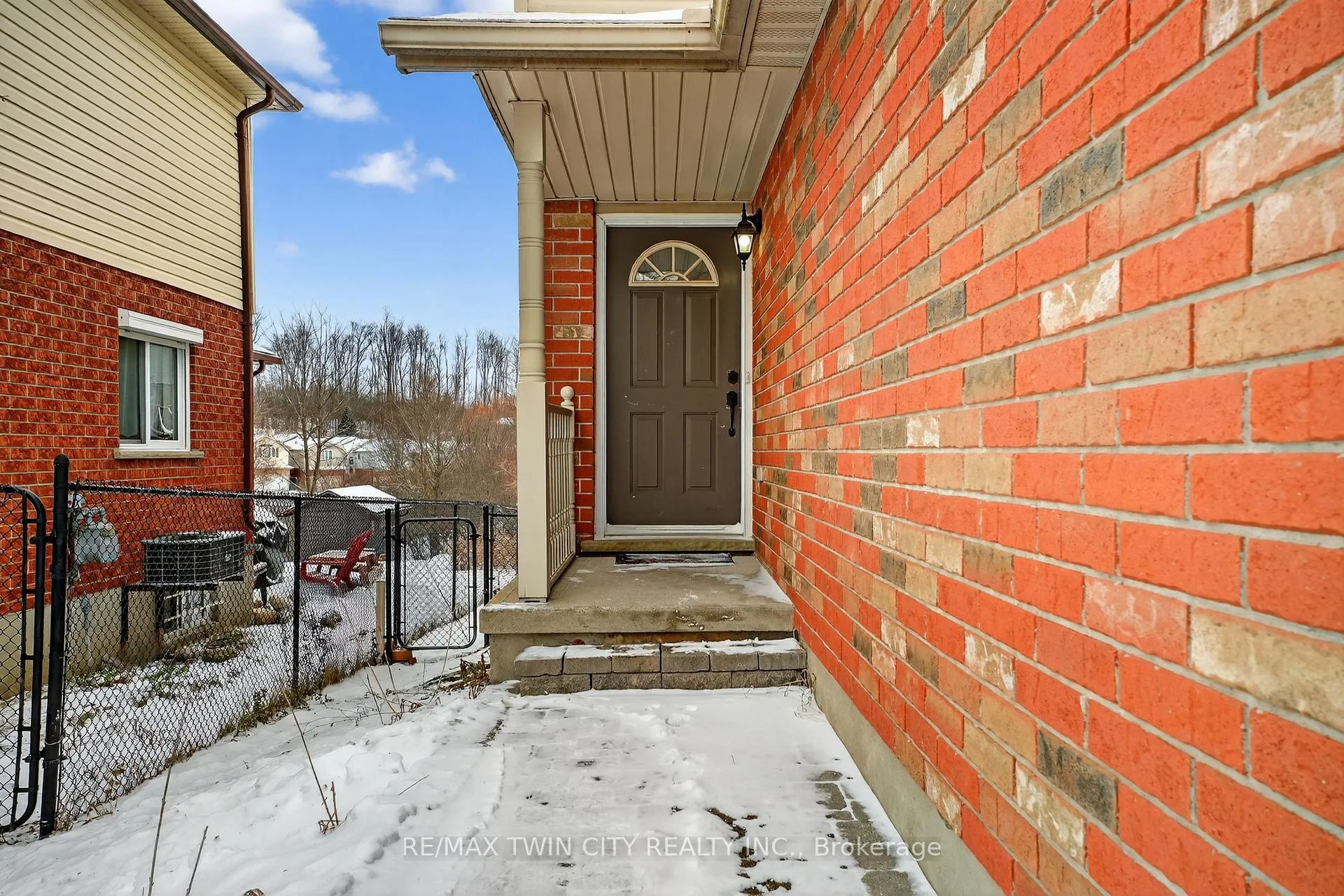 Photo 4 of 54 Glencliffe Court, Kitchener — HOMEH