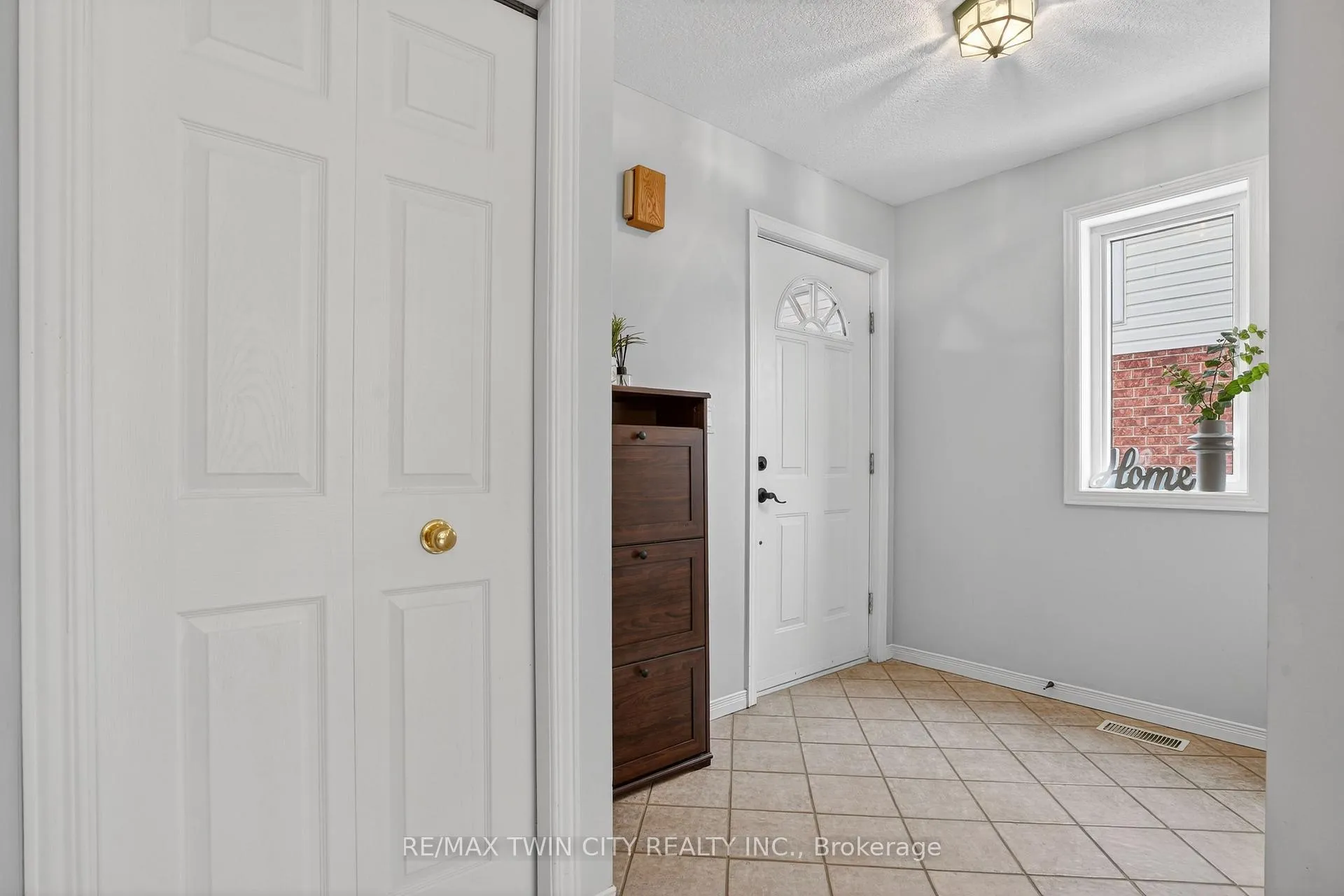 Photo 5 of 54 Glencliffe Court, Kitchener — HOMEH