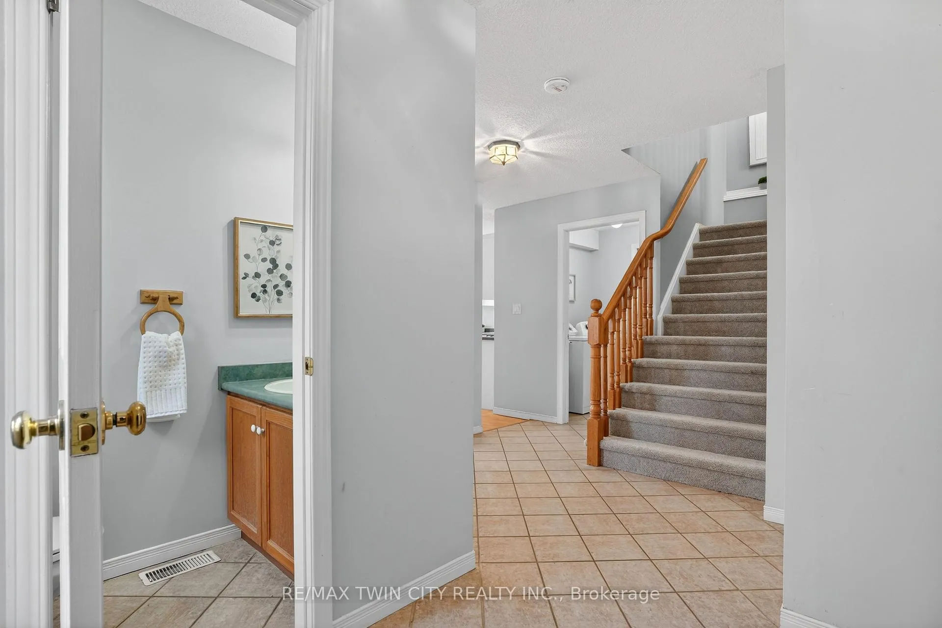 Photo 6 of 54 Glencliffe Court, Kitchener — HOMEH