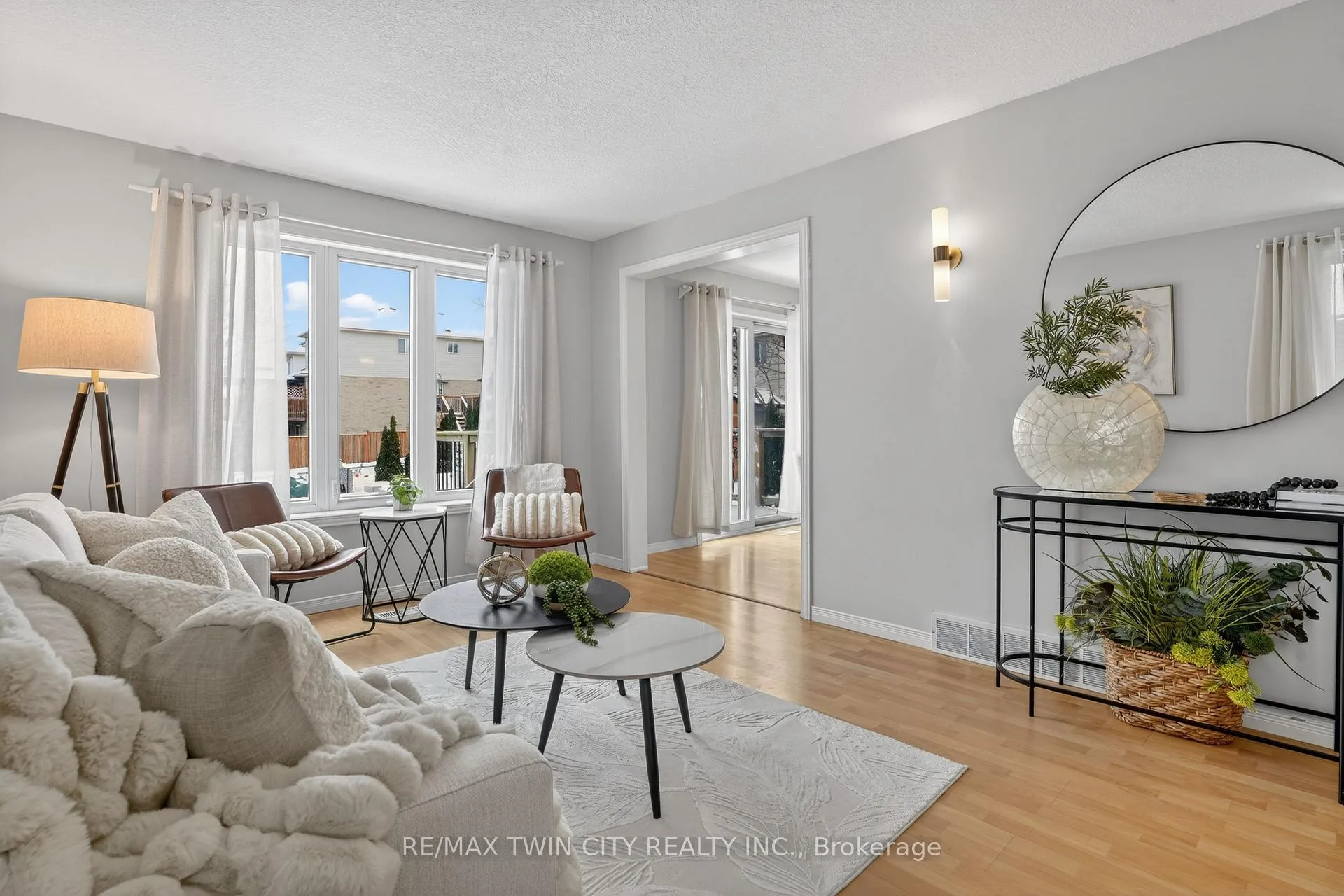Photo 11 of 54 Glencliffe Court, Kitchener — HOMEH