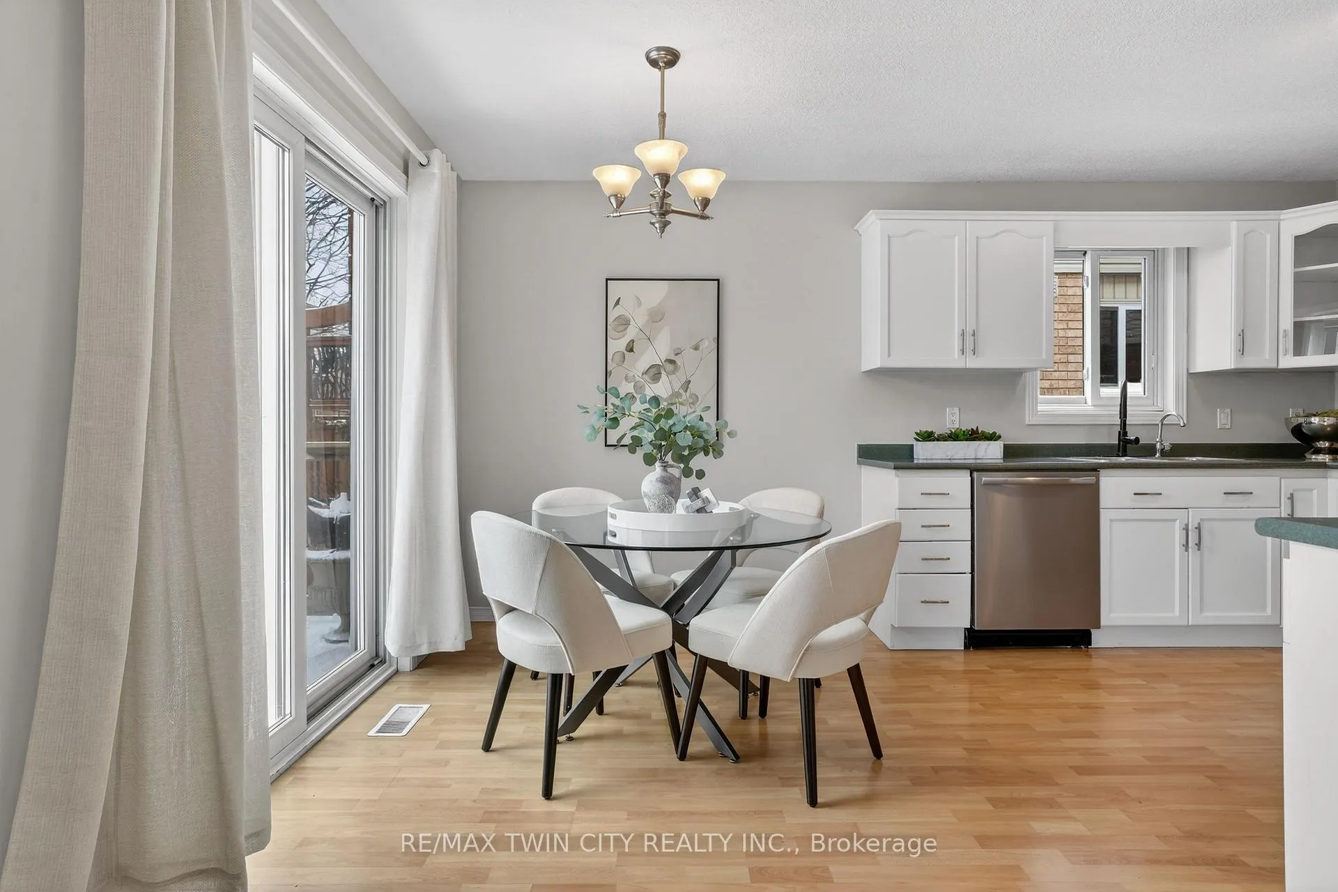 Photo 14 of 54 Glencliffe Court, Kitchener — HOMEH