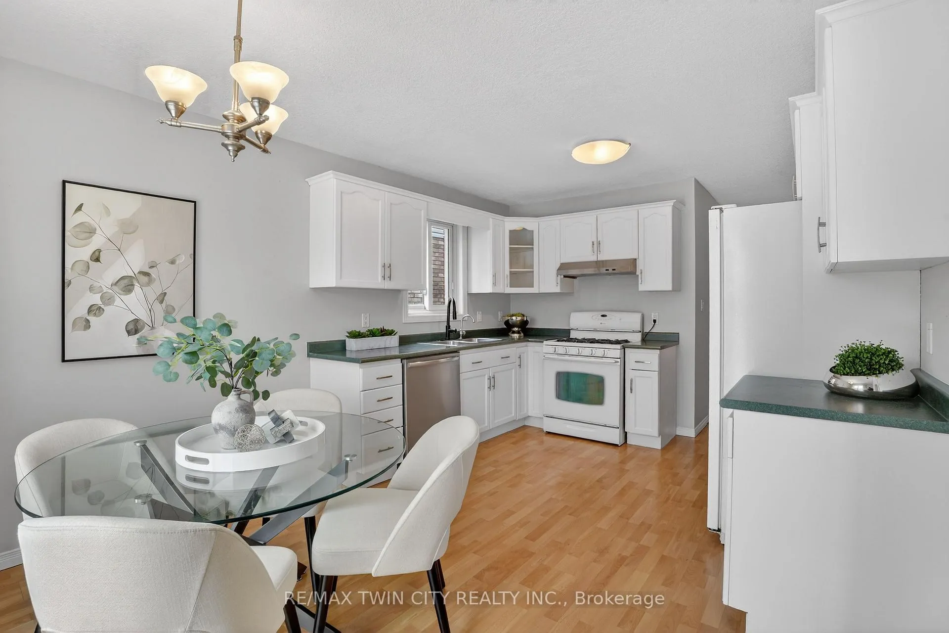 Photo 15 of 54 Glencliffe Court, Kitchener — HOMEH