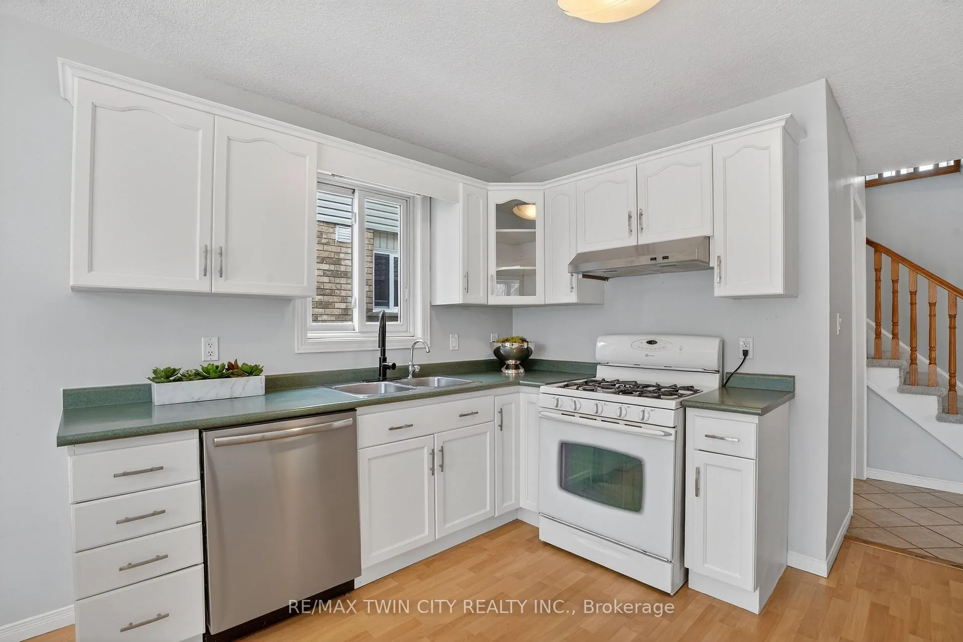 Photo 17 of 54 Glencliffe Court, Kitchener — HOMEH