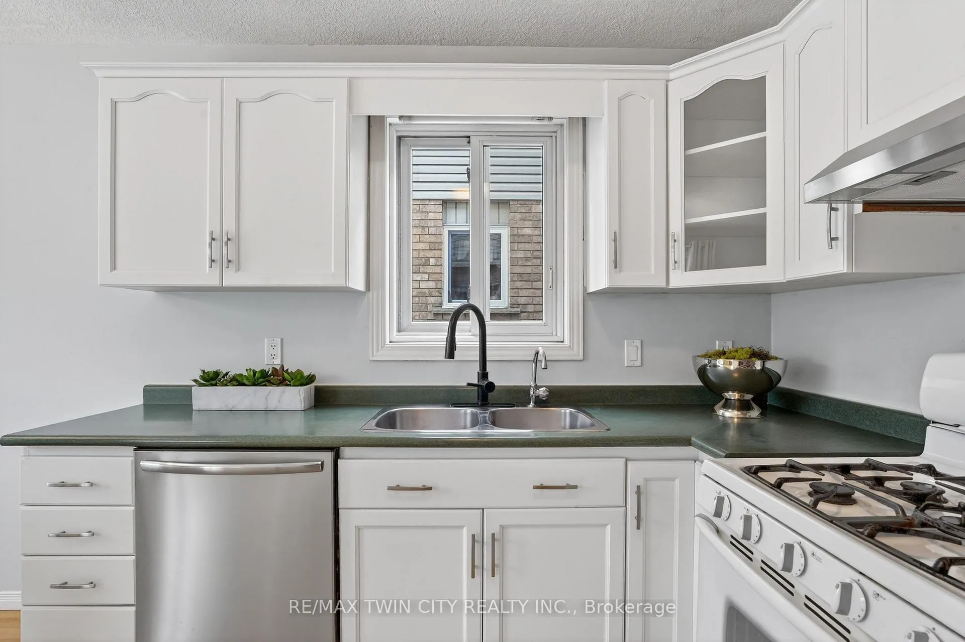 Photo 20 of 54 Glencliffe Court, Kitchener — HOMEH