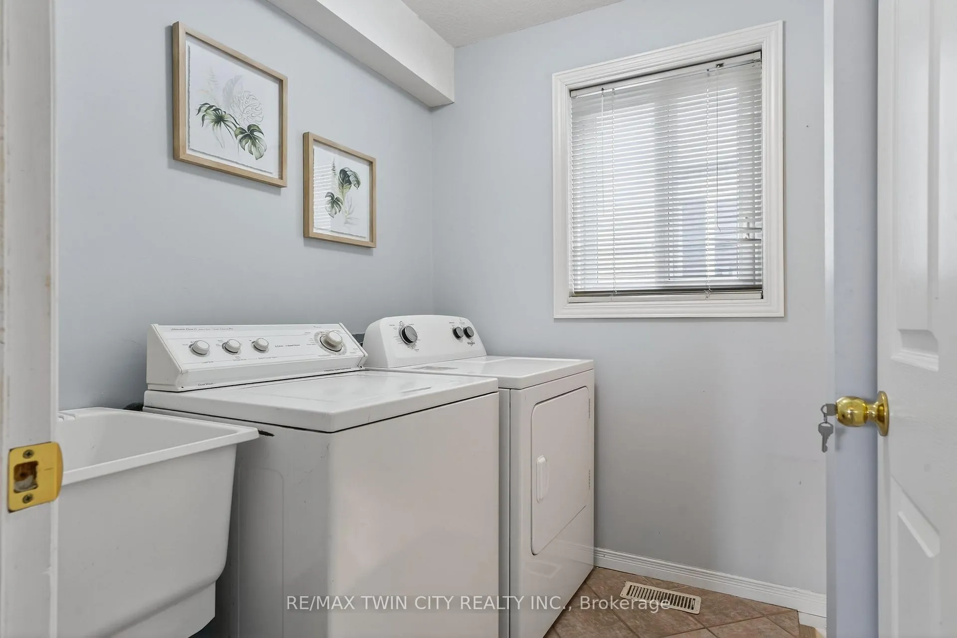Photo 21 of 54 Glencliffe Court, Kitchener — HOMEH
