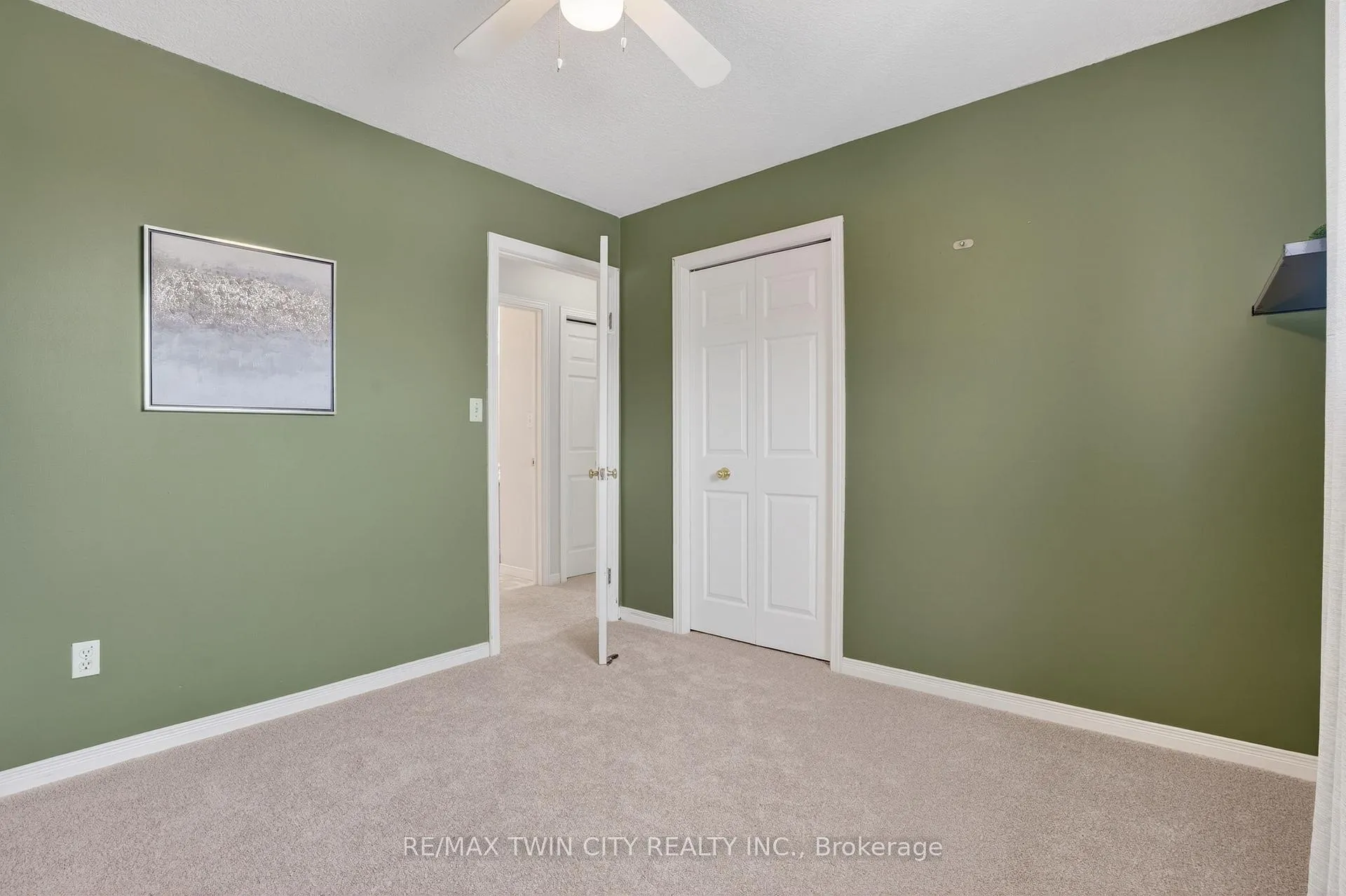 Photo 34 of 54 Glencliffe Court, Kitchener — HOMEH
