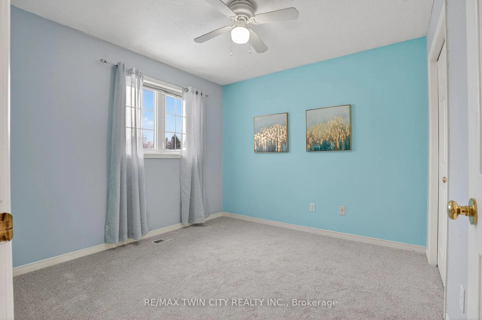 Photo 35 of 54 Glencliffe Court, Kitchener — HOMEH