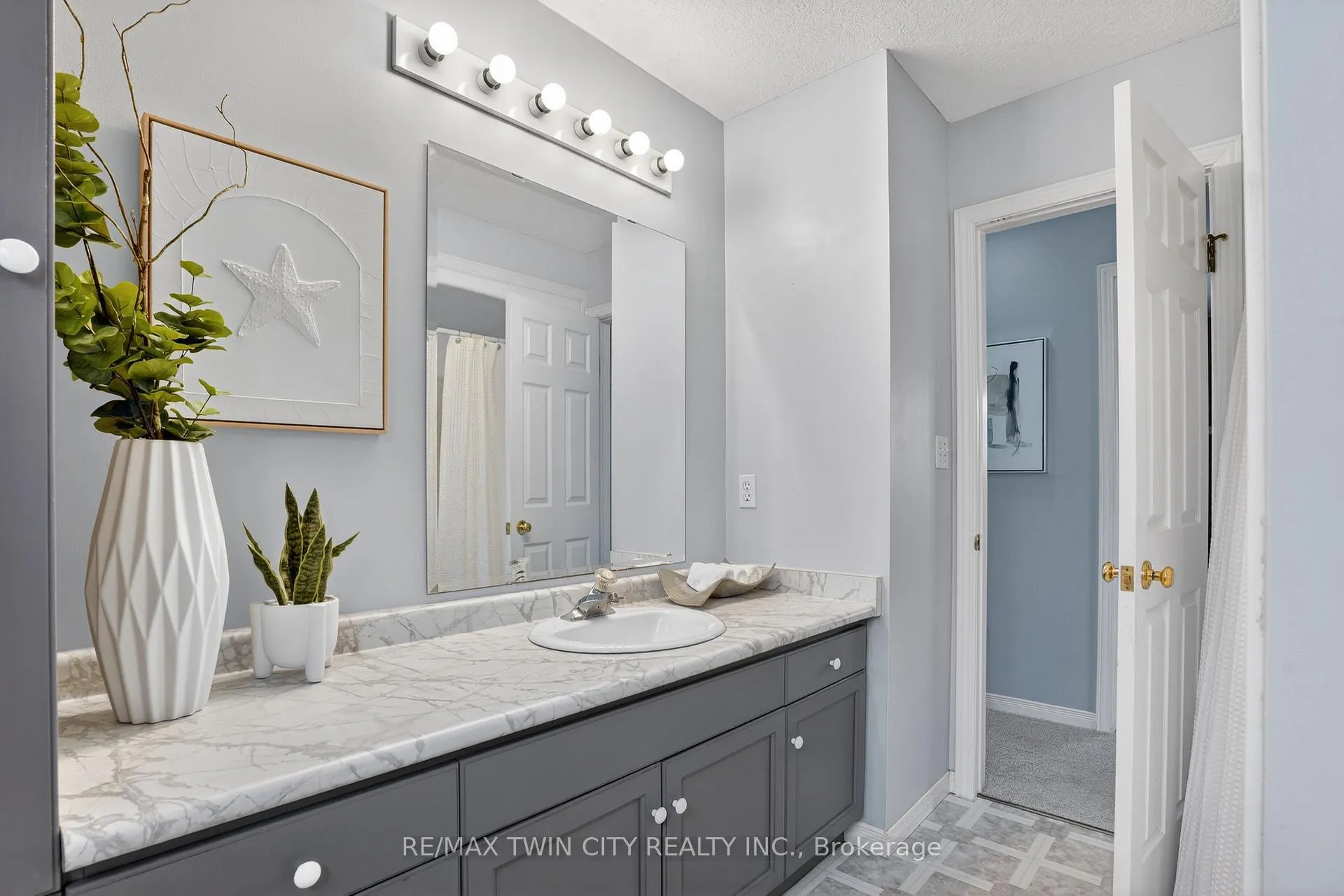 Photo 38 of 54 Glencliffe Court, Kitchener — HOMEH