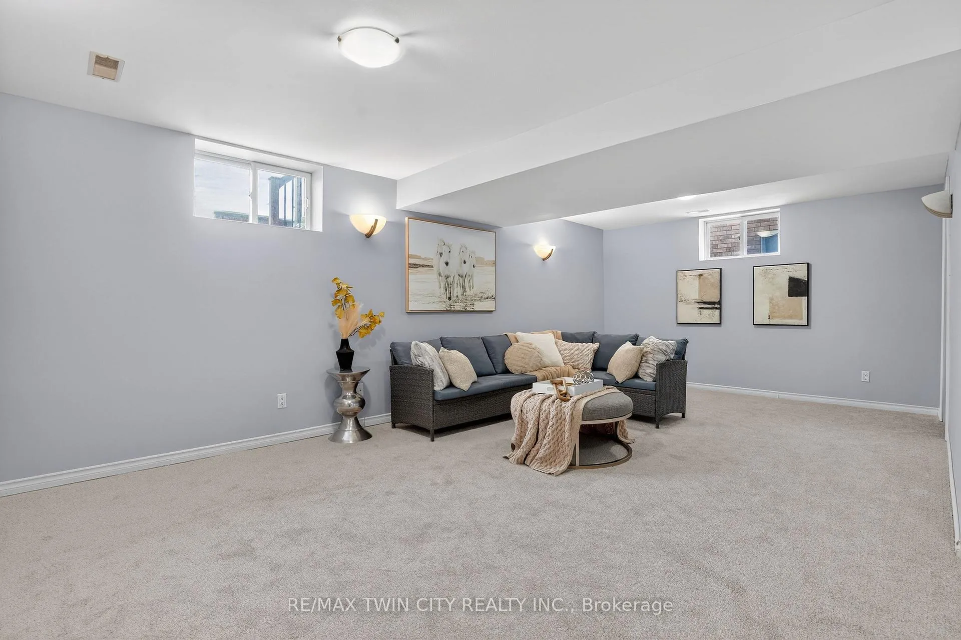 Photo 42 of 54 Glencliffe Court, Kitchener — HOMEH