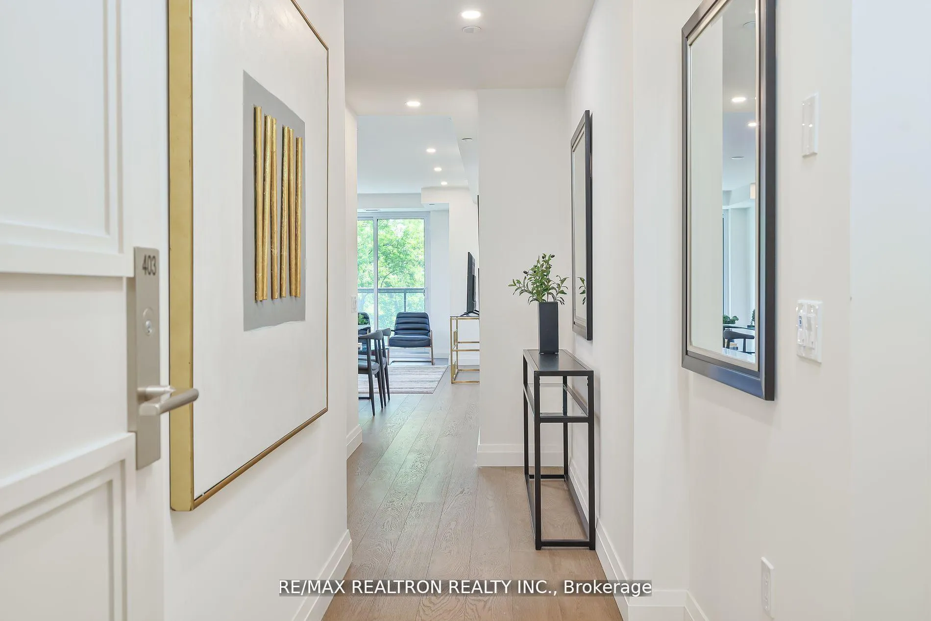 Photo 3 of Unit 403, 285 Avenue Road, Toronto, Casa Loma — HOMEH
